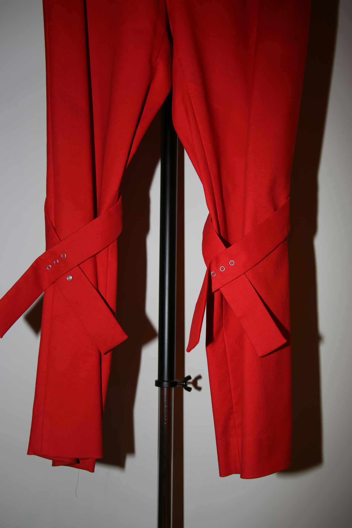 2020 BOTTEGA VENETA / COTTON GABADINE CROSS BELTED TROUSER IN RED