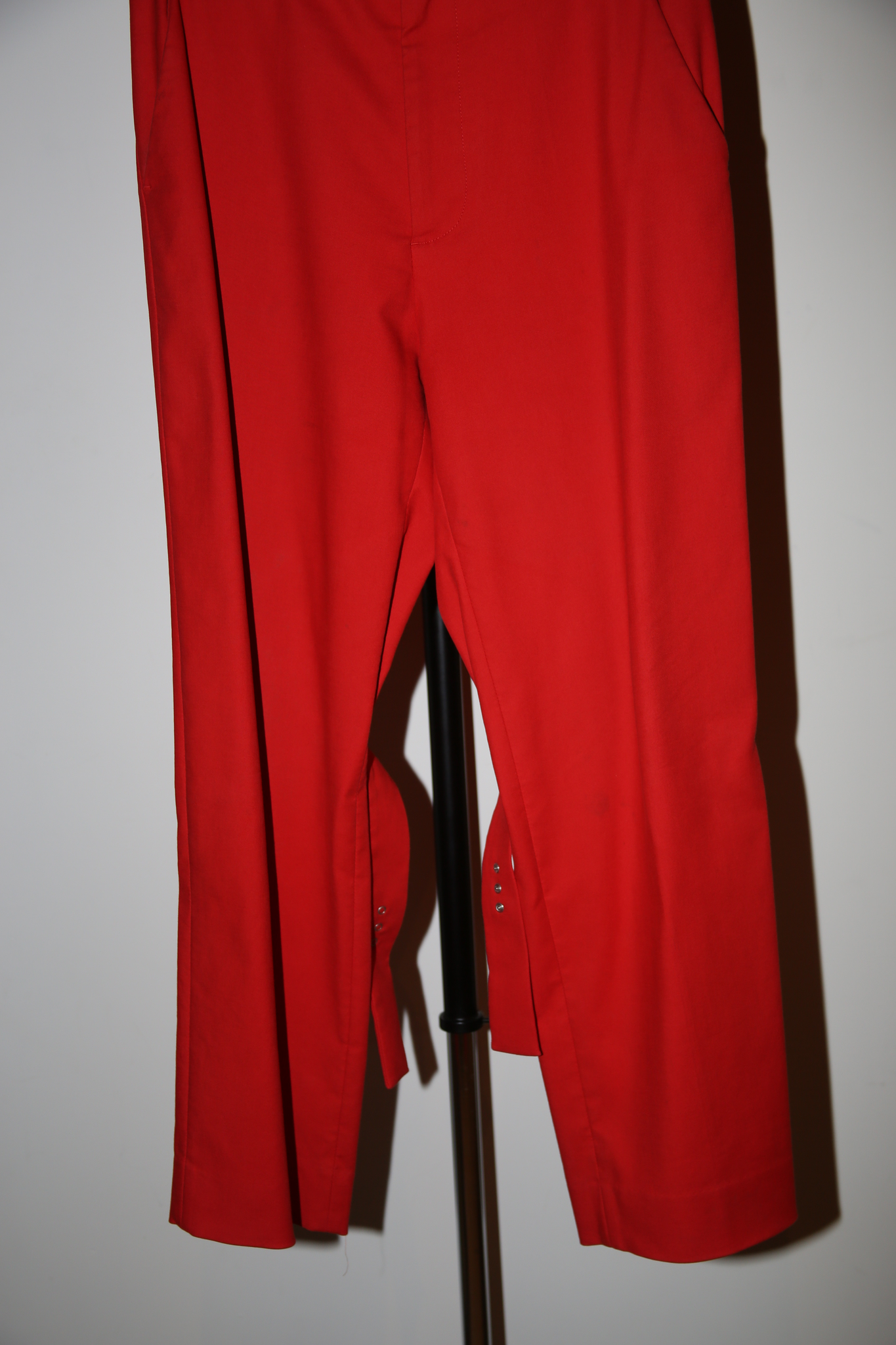 2020 BOTTEGA VENETA / COTTON GABADINE CROSS BELTED TROUSER IN RED