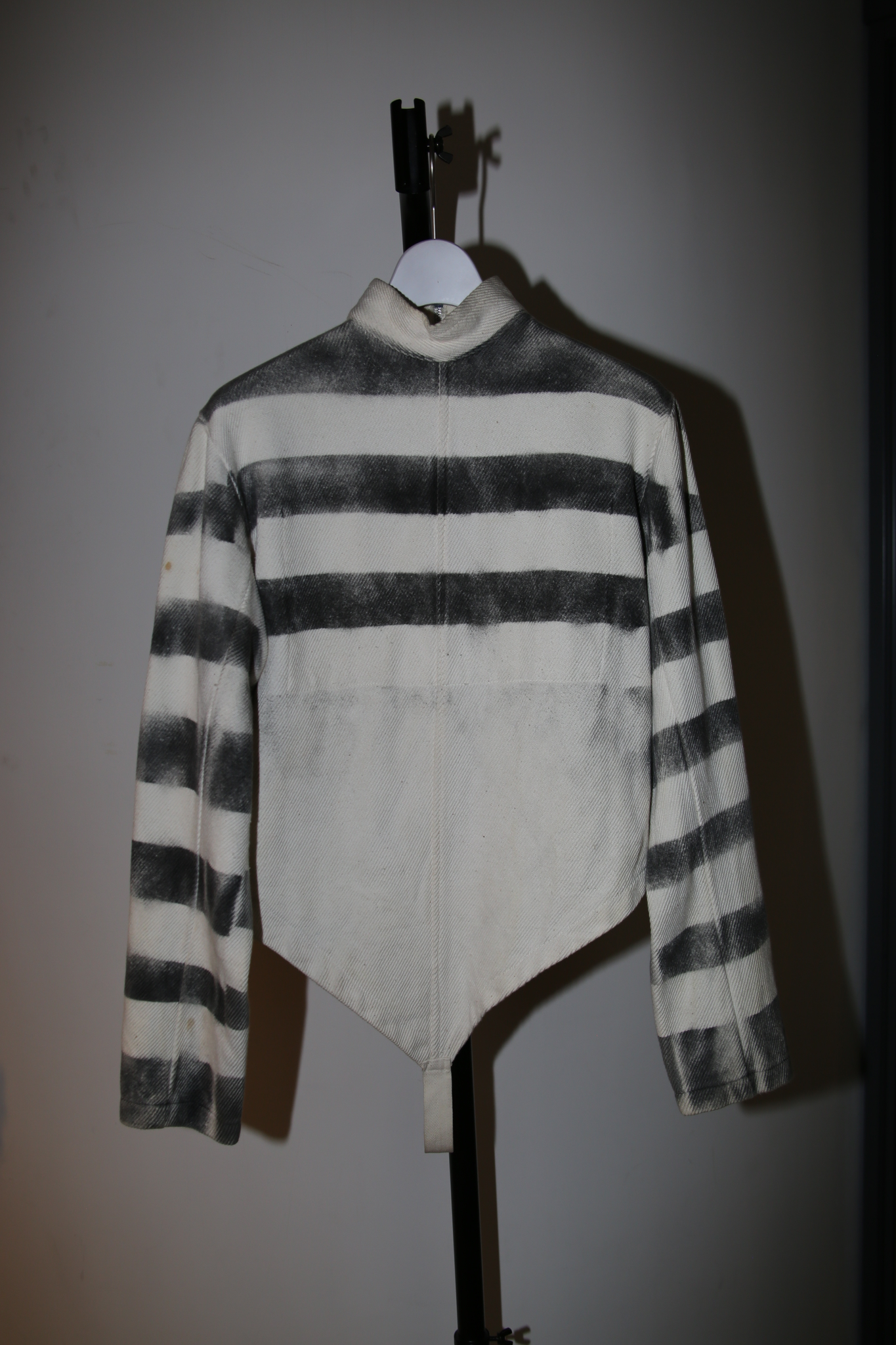 1960 VINATGE / FENCING JACKET WITH HAND PANITING BORDER