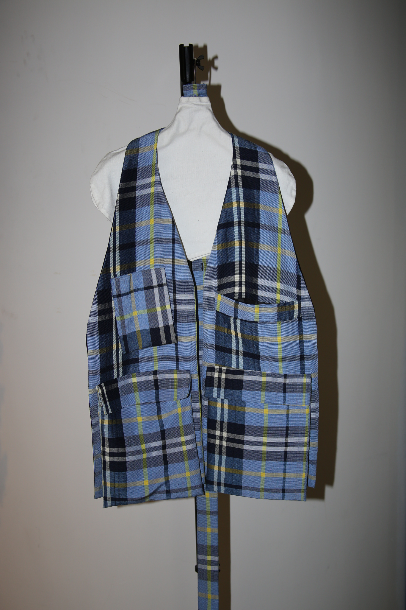 2020 KENNETH IZE / BACK LESS WAIST COAT IN HAND WOVEN FABRIC