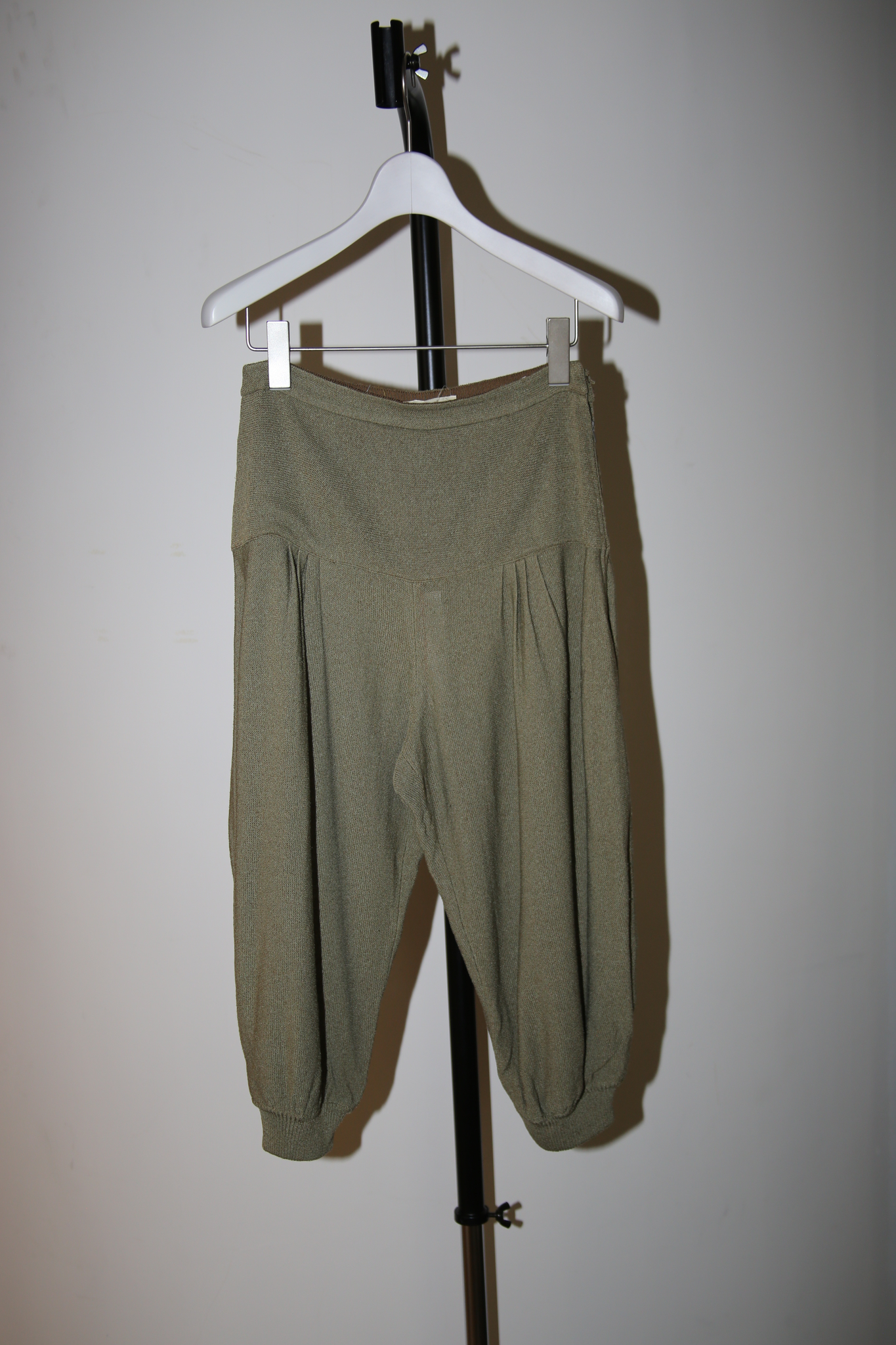 1980 VINTAGE / SILK KNIT BALLOON SHORTS IN OLIVE