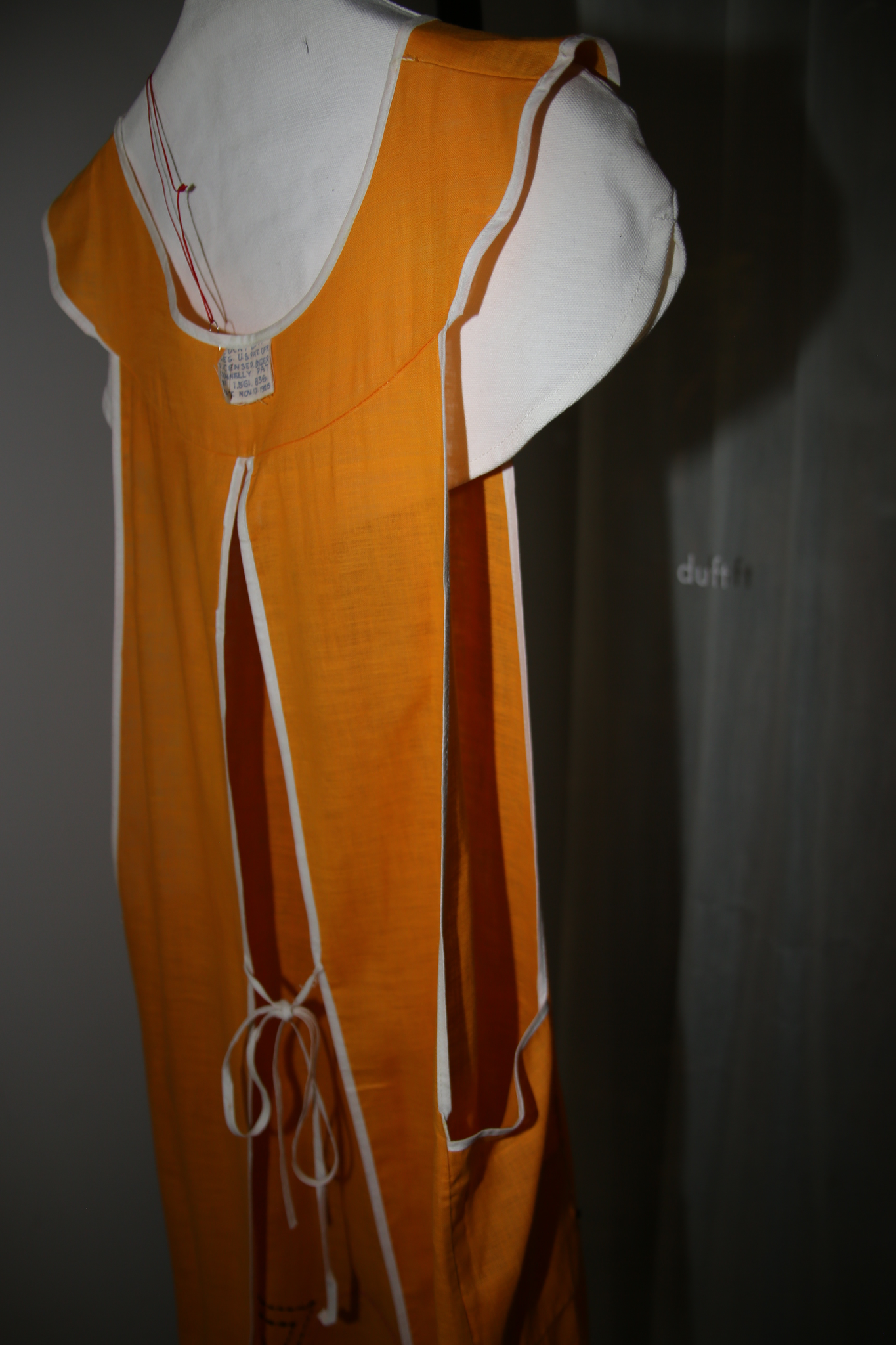 1920 ANTIQUES / LINEN EPRON DRESS WITH HAND EMBROIDERY