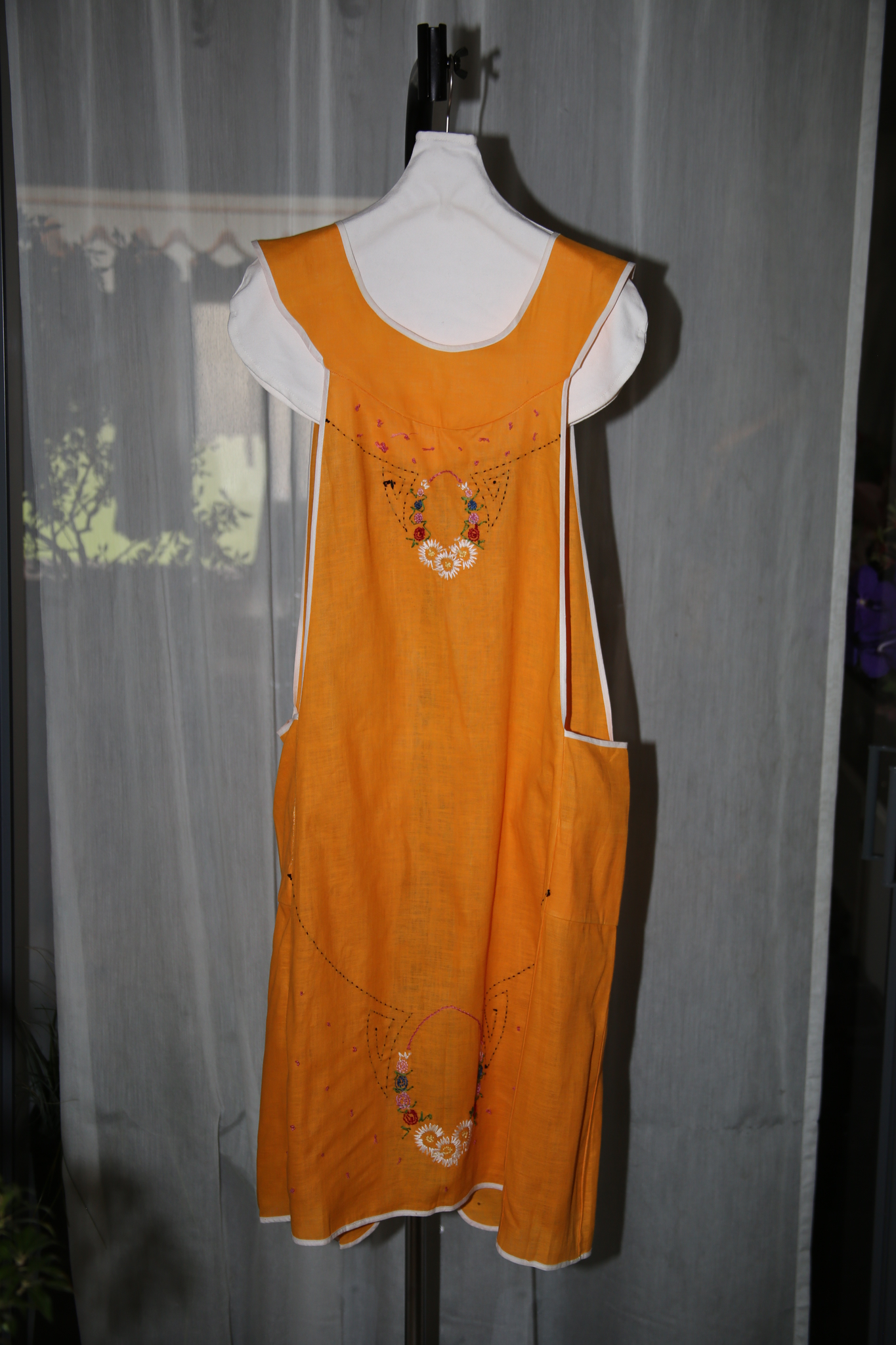 1920 ANTIQUES / LINEN EPRON DRESS WITH HAND EMBROIDERY