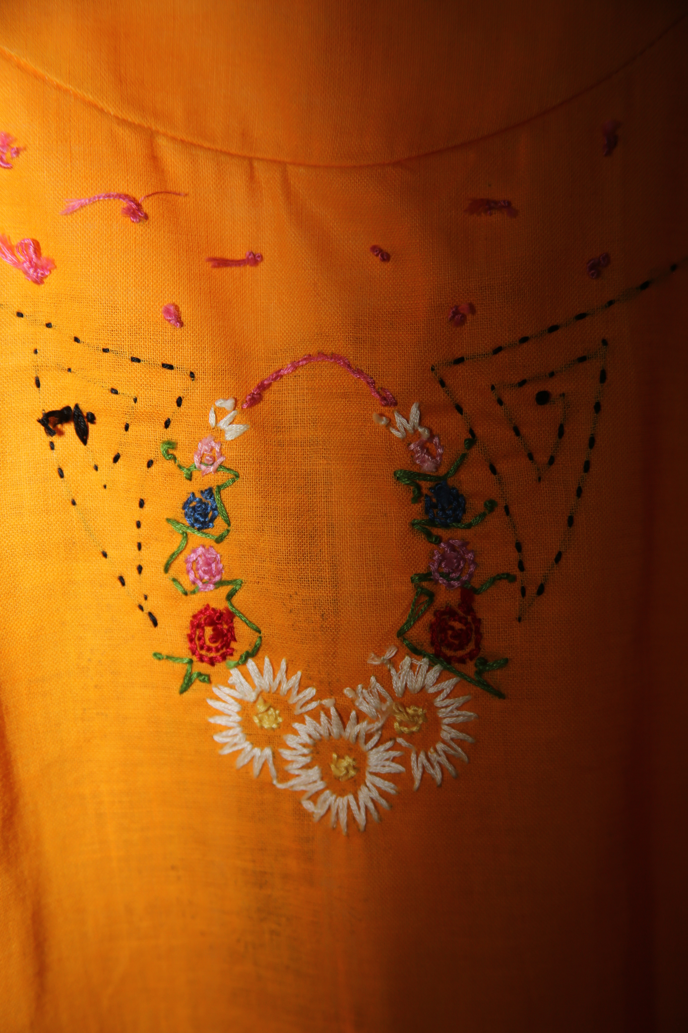 1920 ANTIQUES / LINEN EPRON DRESS WITH HAND EMBROIDERY