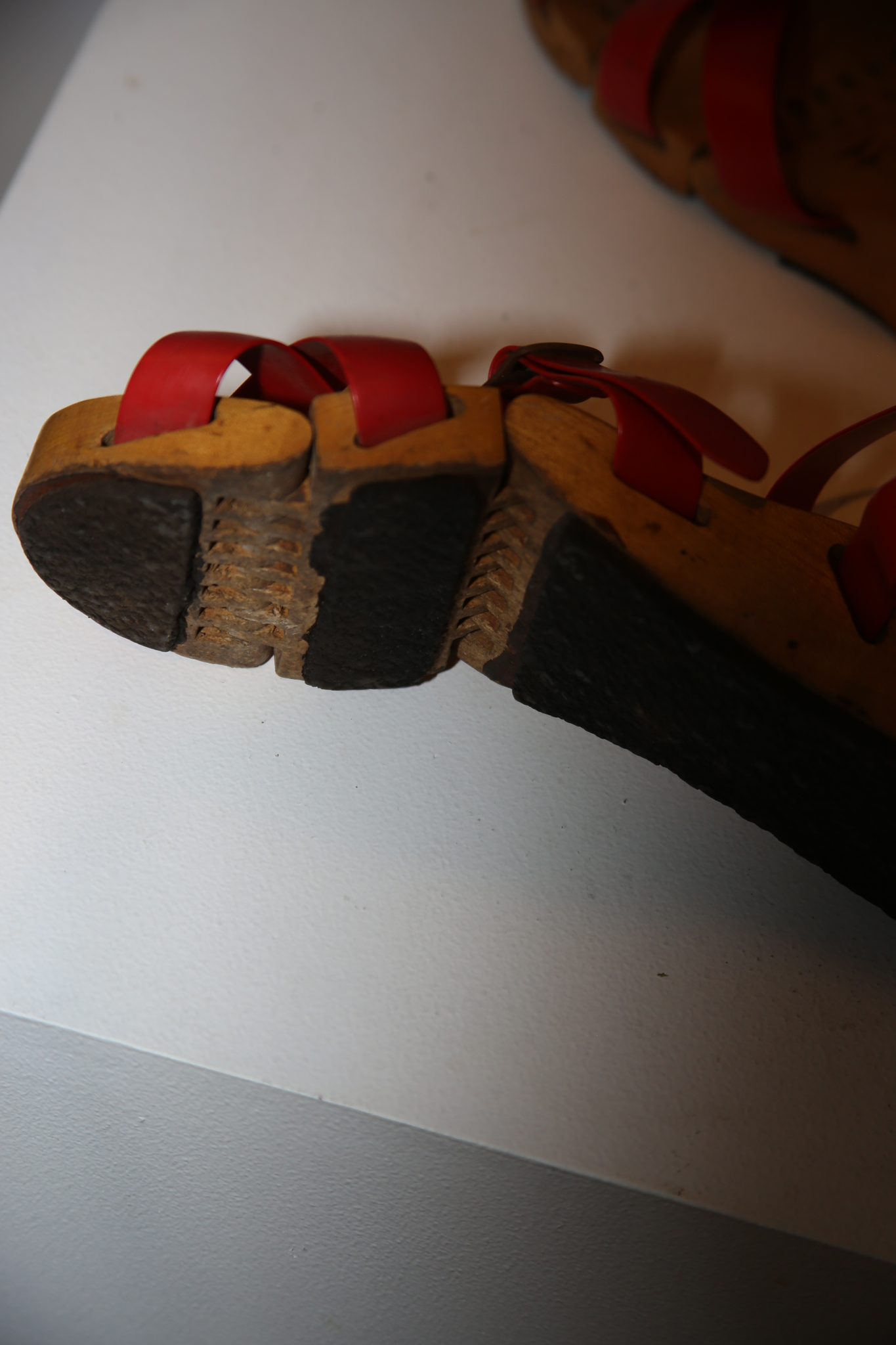 1950 FLEXICROGS / WOODEN FLAT SANDAL WITH STRAP