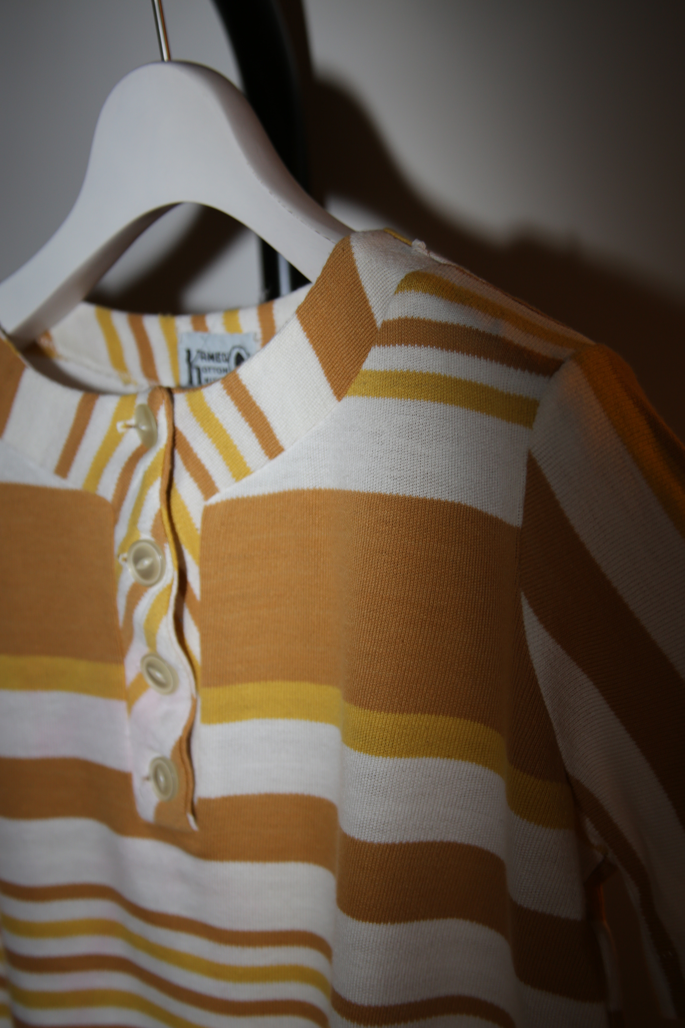 1970 VINTAGE / CROPPED BORDER T-SHIRT WITH HENRY NECK