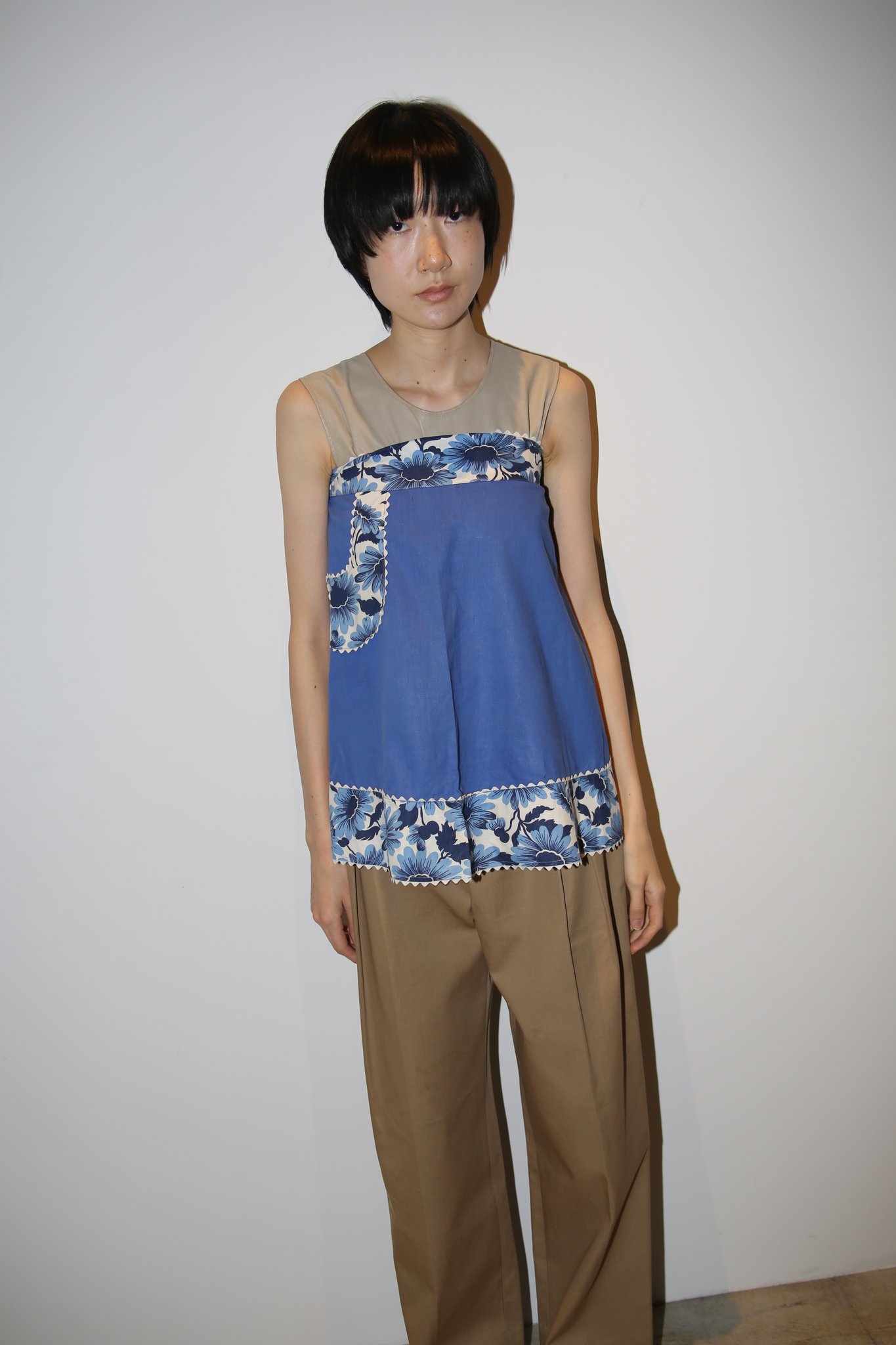 1950 VINTAGE / COTTON EPRON SKIRT WITH FLORAL MOTIF