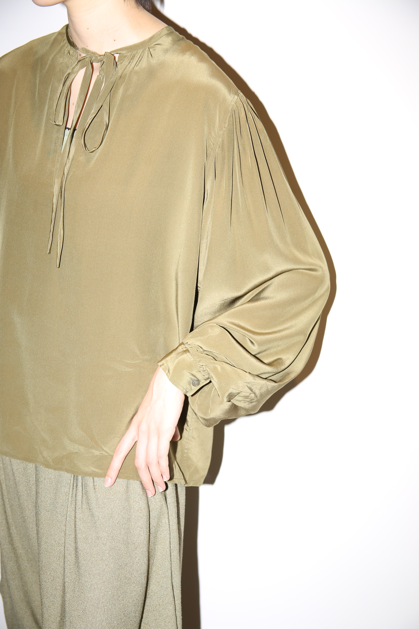 1970 YVESSAINTLAURENT / SILK SKIPPER BLOUSE WITH BALLOON SLEEVE