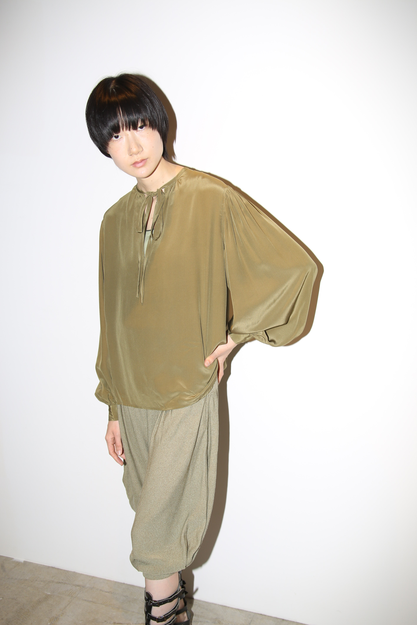 1970 YVESSAINTLAURENT / SILK SKIPPER BLOUSE WITH BALLOON SLEEVE