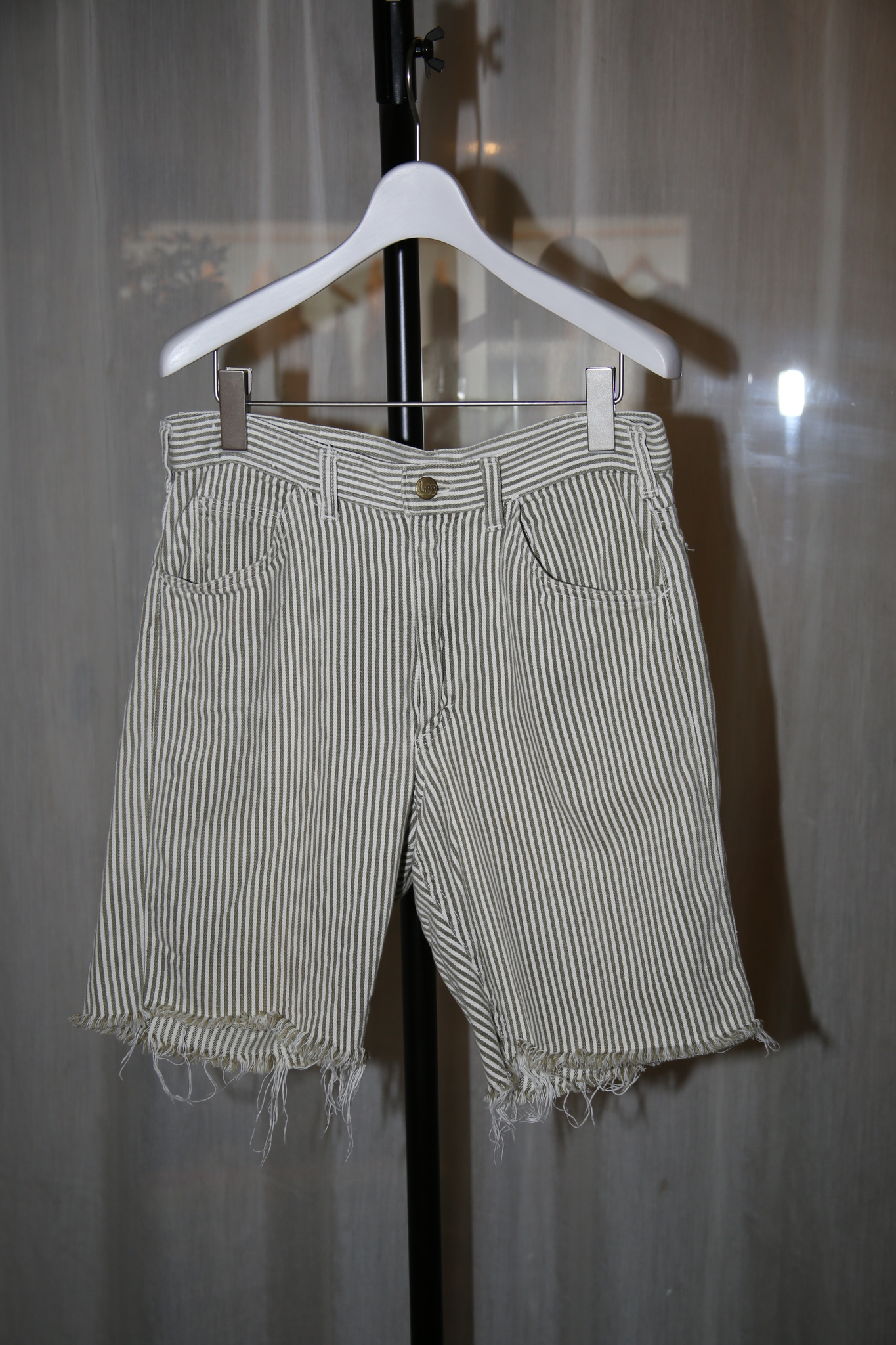 1960 LEE / HICKORY STRIPE SKINNY SHORTS IN COTTON