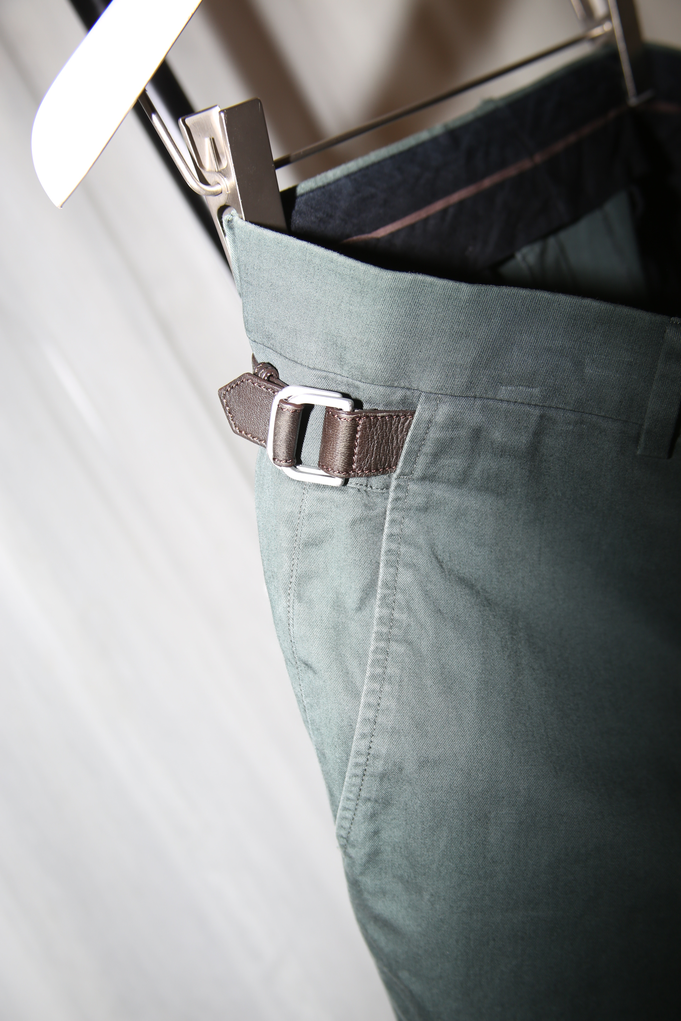 2010 HERMES / GREEN COTTON SHORTS WITH LEATHER BELT ADJUSTER