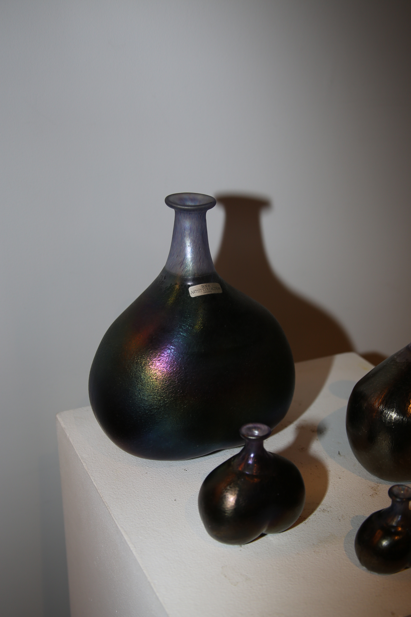 KOSTA BODA / GLASS VASE IN DEEP PURPLE : XS-L