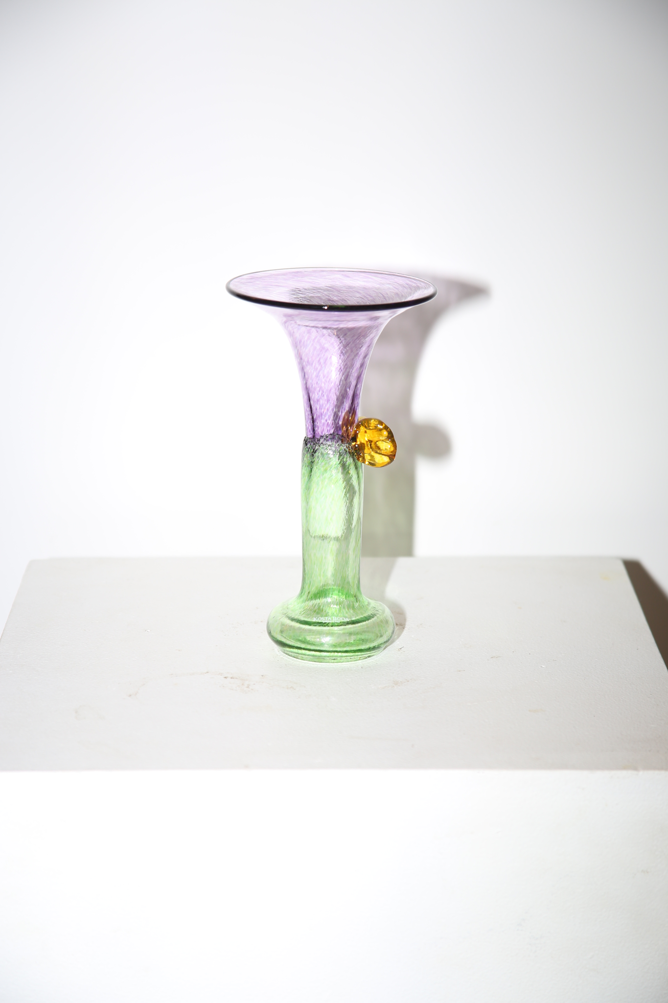 KOSTA BODA / GLASS VASE IN BI COLOR GLADATION