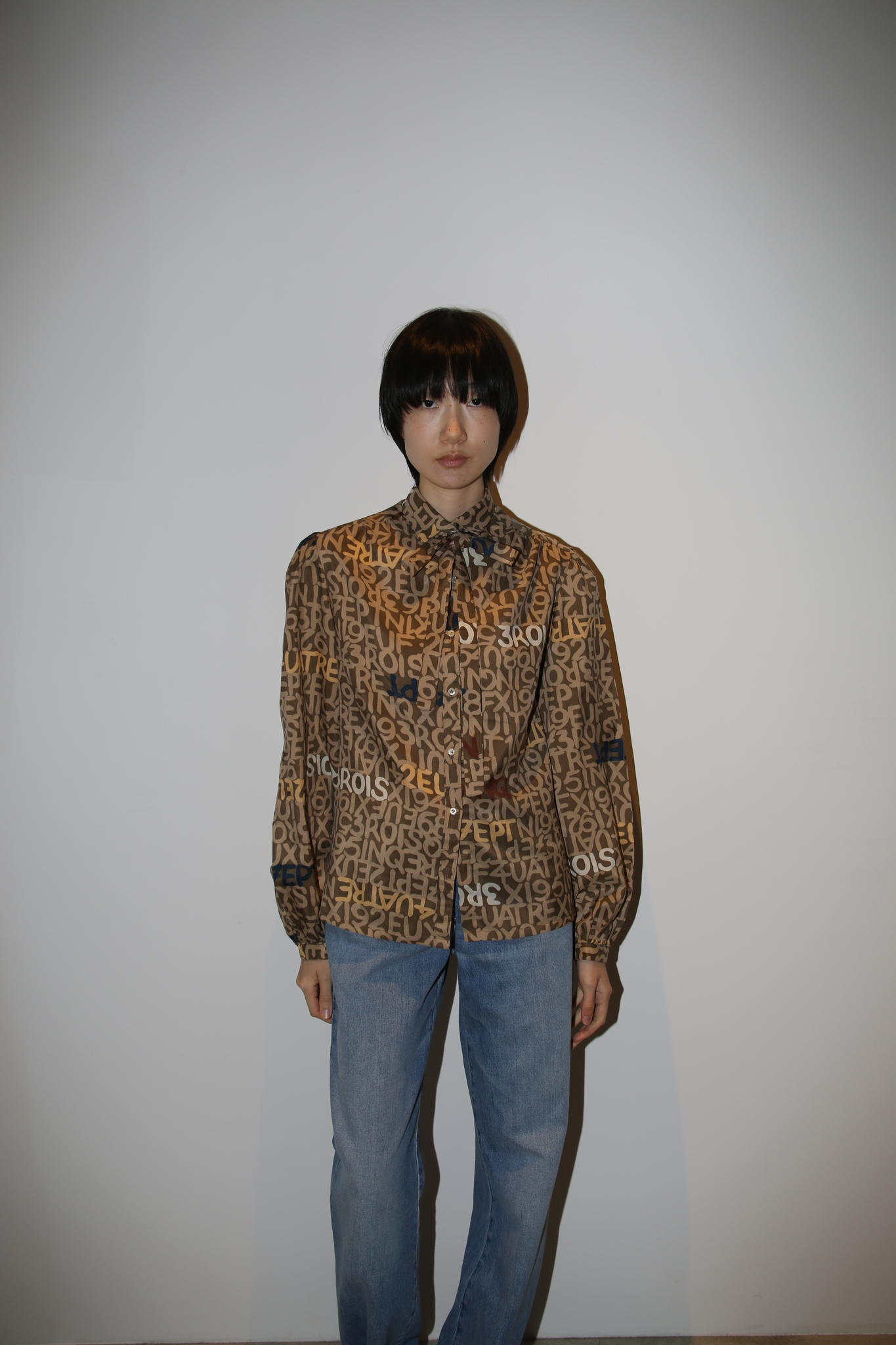1980 VINTAGE / NARROW TIE SATIN BLOUSE WITH ALL OVER PRINT