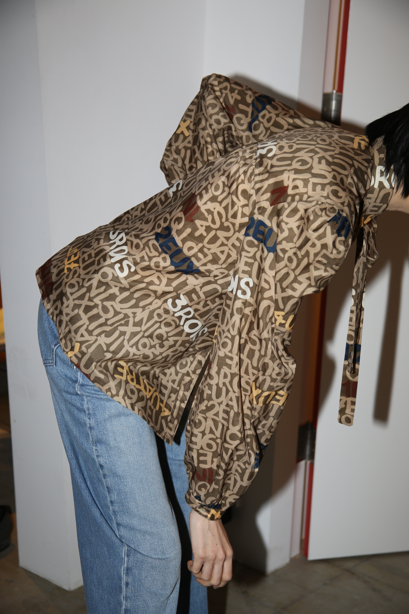 1980 VINTAGE / NARROW TIE SATIN BLOUSE WITH ALL OVER PRINT