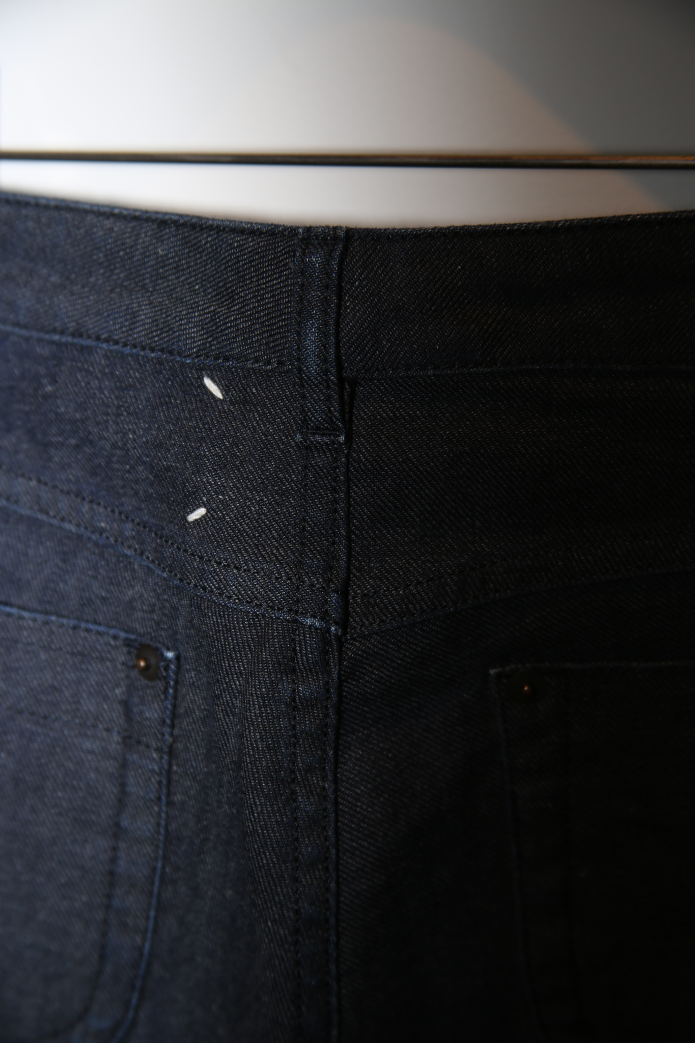 2009 MAISON MARTIN MARGIELA / CUT OFF SABRINA DENIM IN DARK NAVY