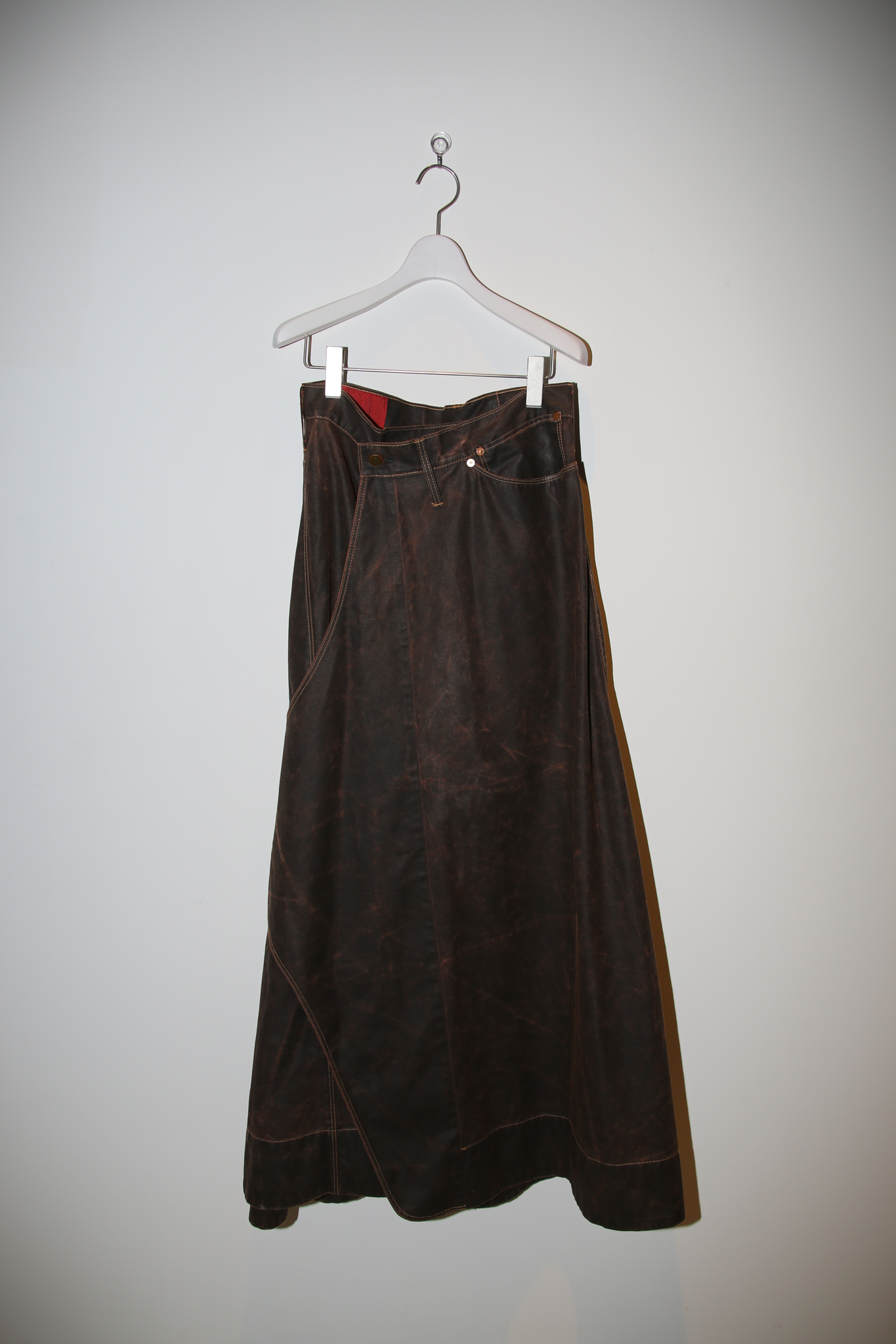 2000 LEVIS RED / COATING COTTON WRAP MAXI SKIRT WITH CHAIN