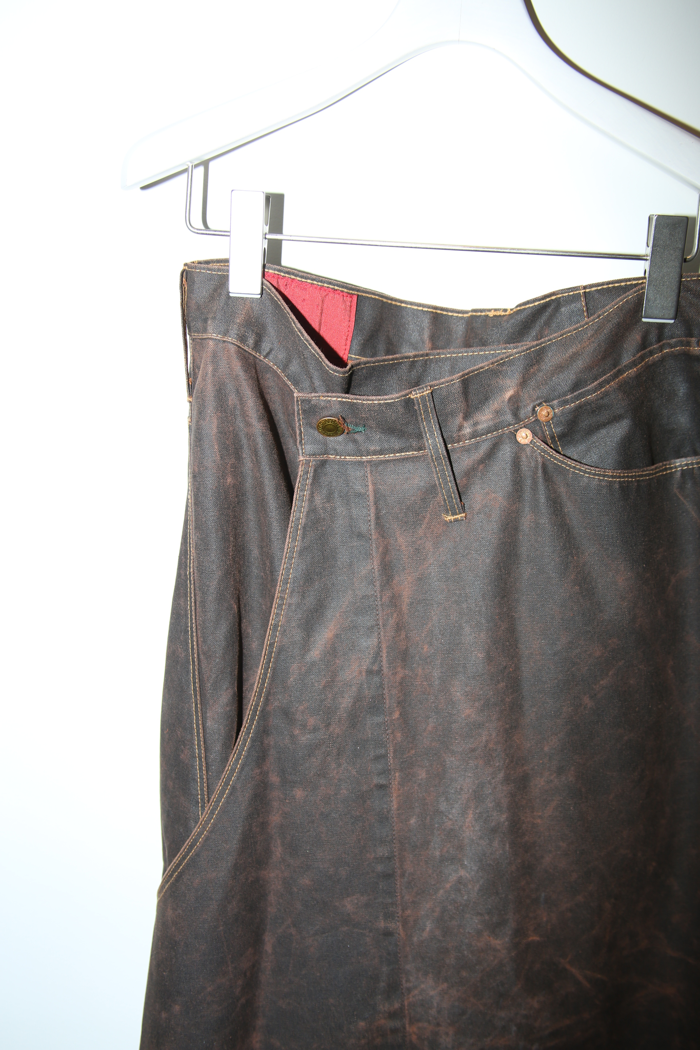 2000 LEVIS RED / COATING COTTON WRAP MAXI SKIRT WITH CHAIN