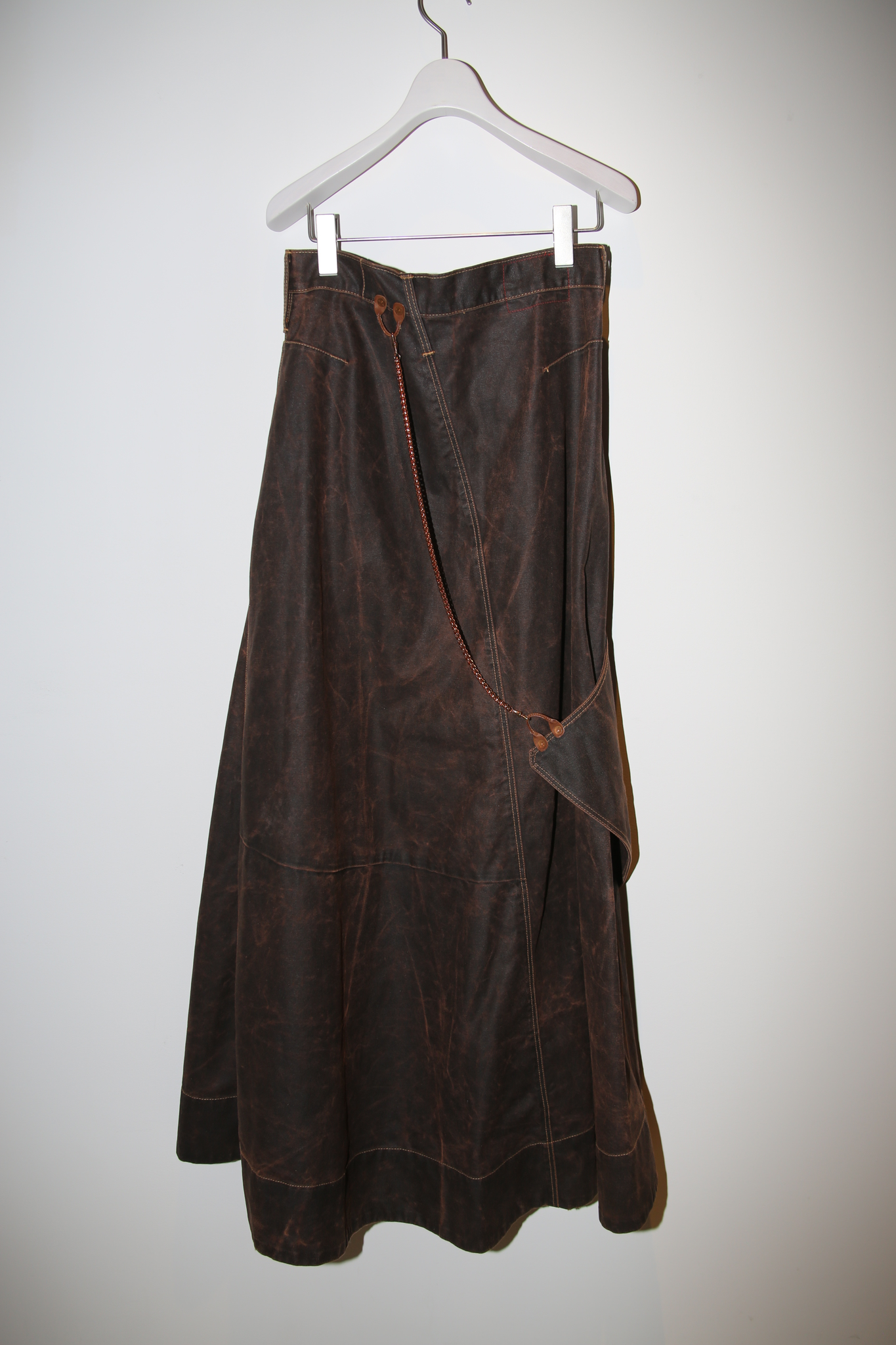 2000 LEVIS RED / COATING COTTON WRAP MAXI SKIRT WITH CHAIN