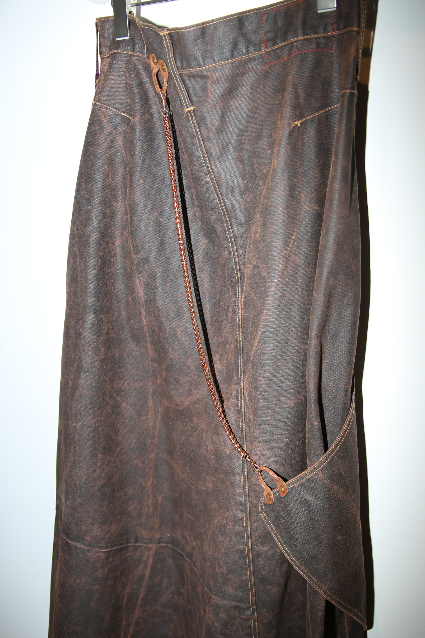 2000 LEVIS RED / COATING COTTON WRAP MAXI SKIRT WITH CHAIN