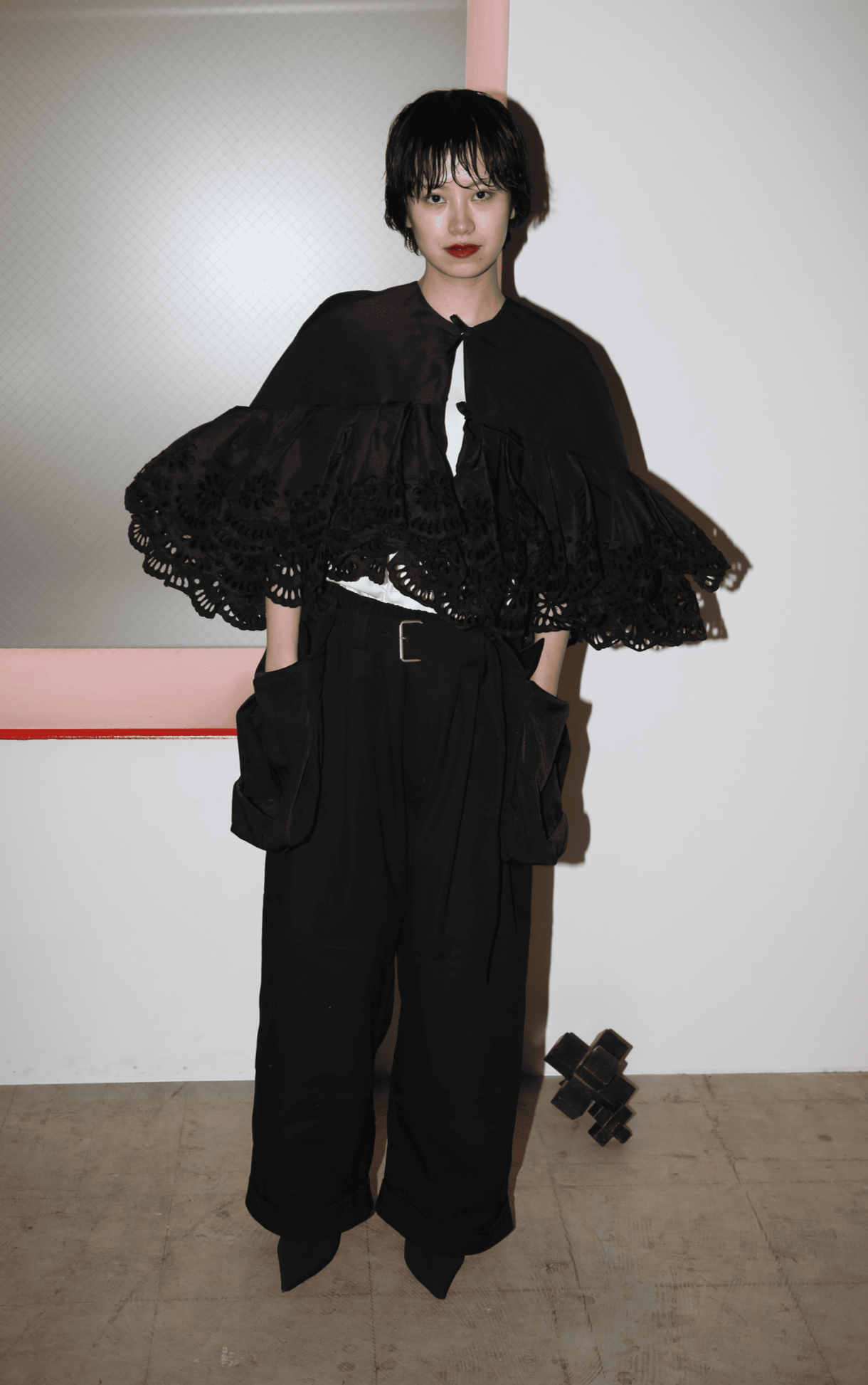 MERYLL ROGGE / SHORT CAPE WITH EMBROIDERY