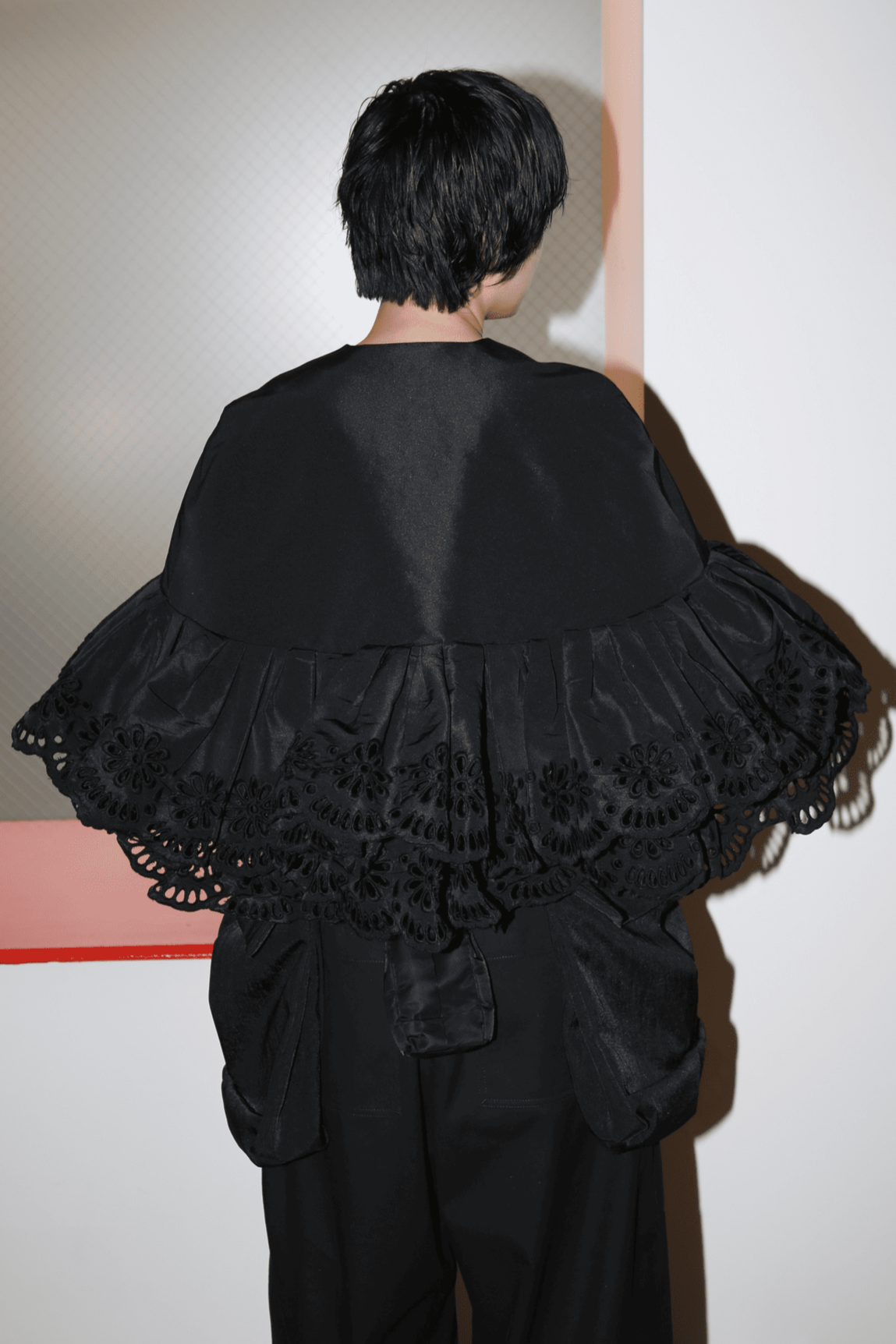 MERYLL ROGGE / SHORT CAPE WITH EMBROIDERY