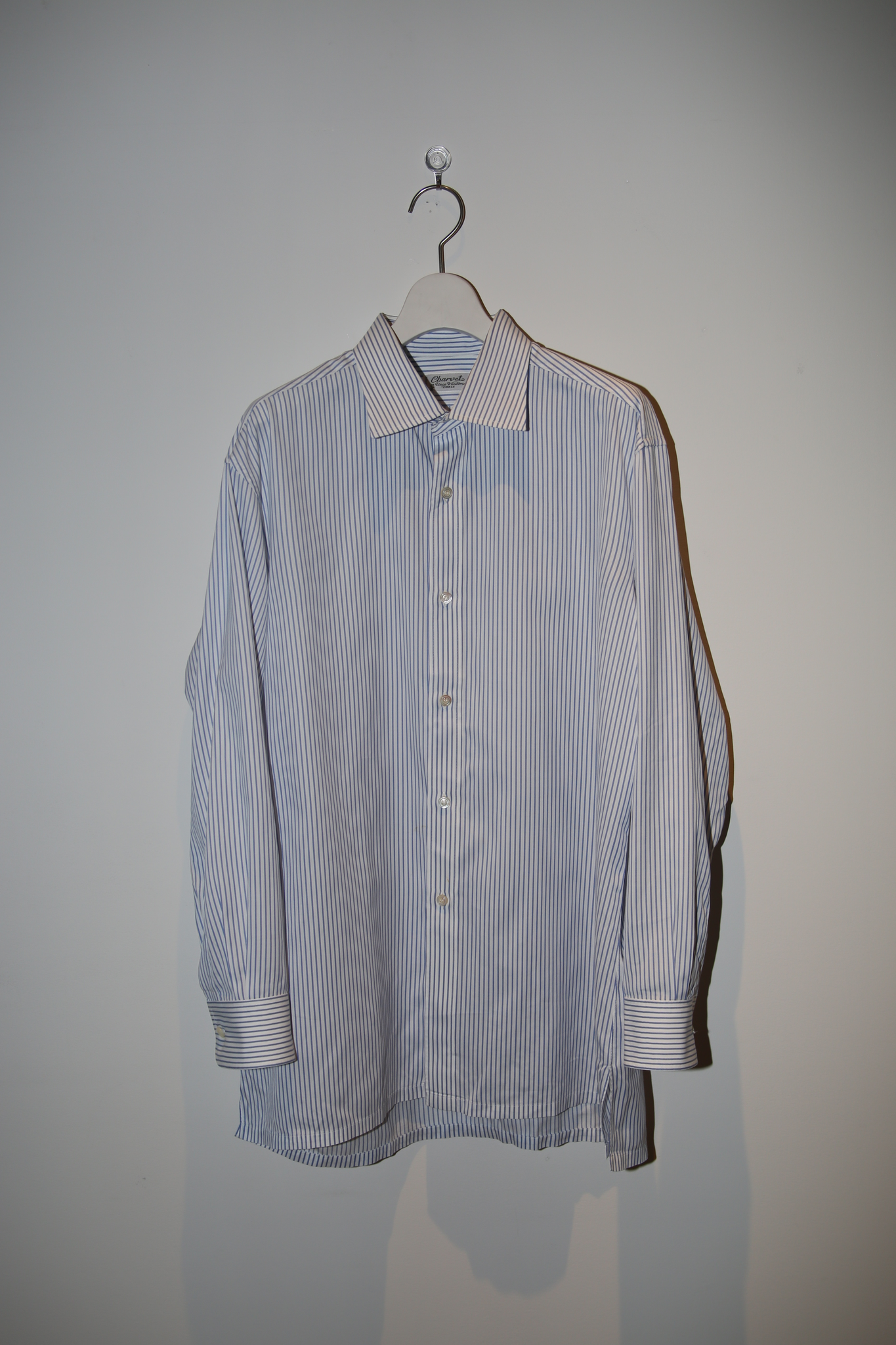 2000 CHARVET / STANDARD COTTON DRESS SHIRT WITH BLUE STRIPE