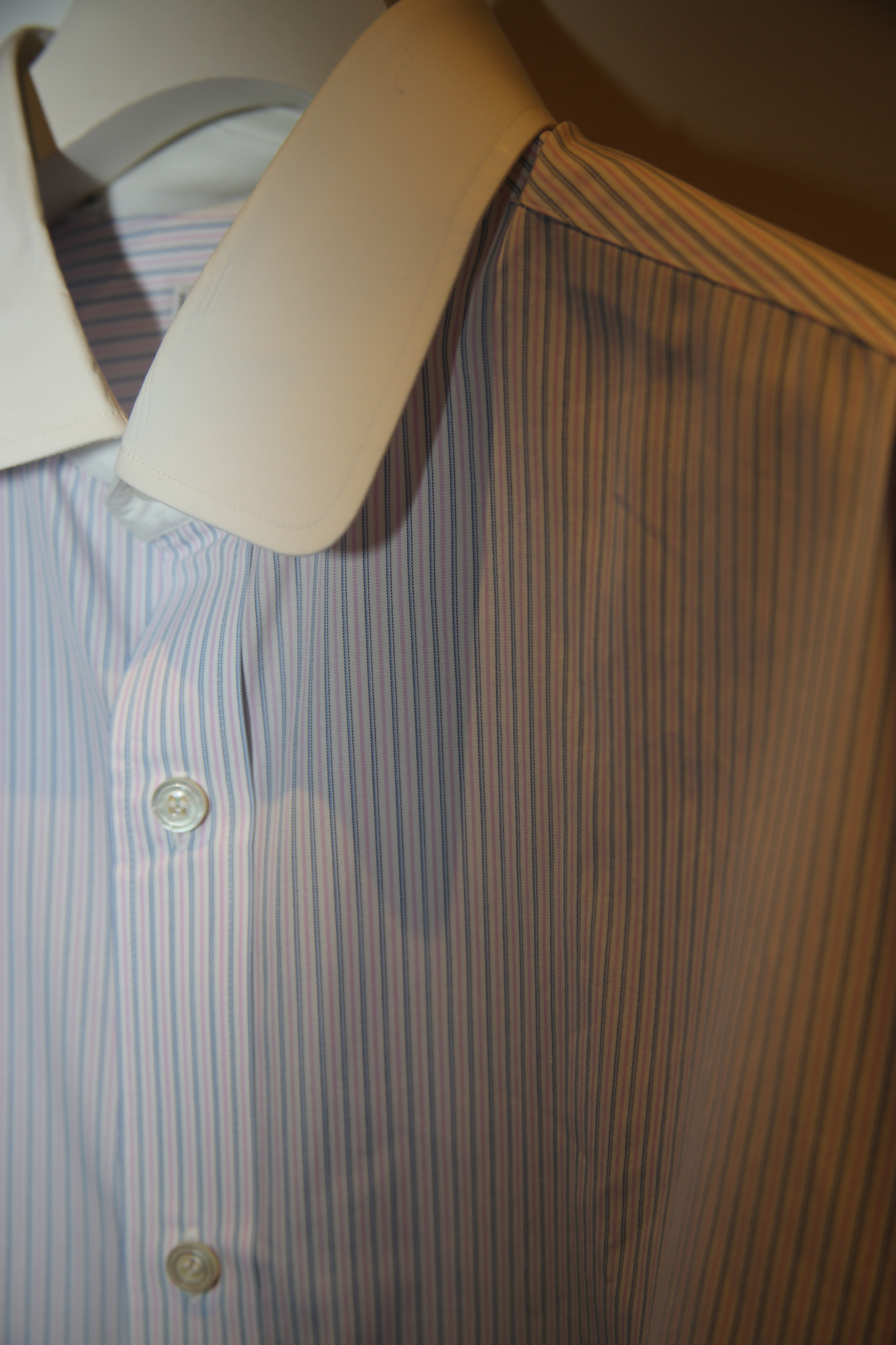 2000 CHARVET / CLERIC ROUND COLLAR COTTON DRESS SHIRT WITH PINK AND BLUE STRIPE