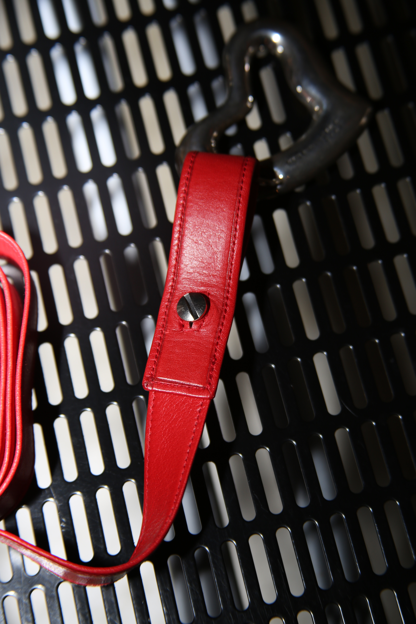 1975 ELSA PERETTI FOR TIFFANY / OPEN HART BUCKLE LEATHER BELT IN RED