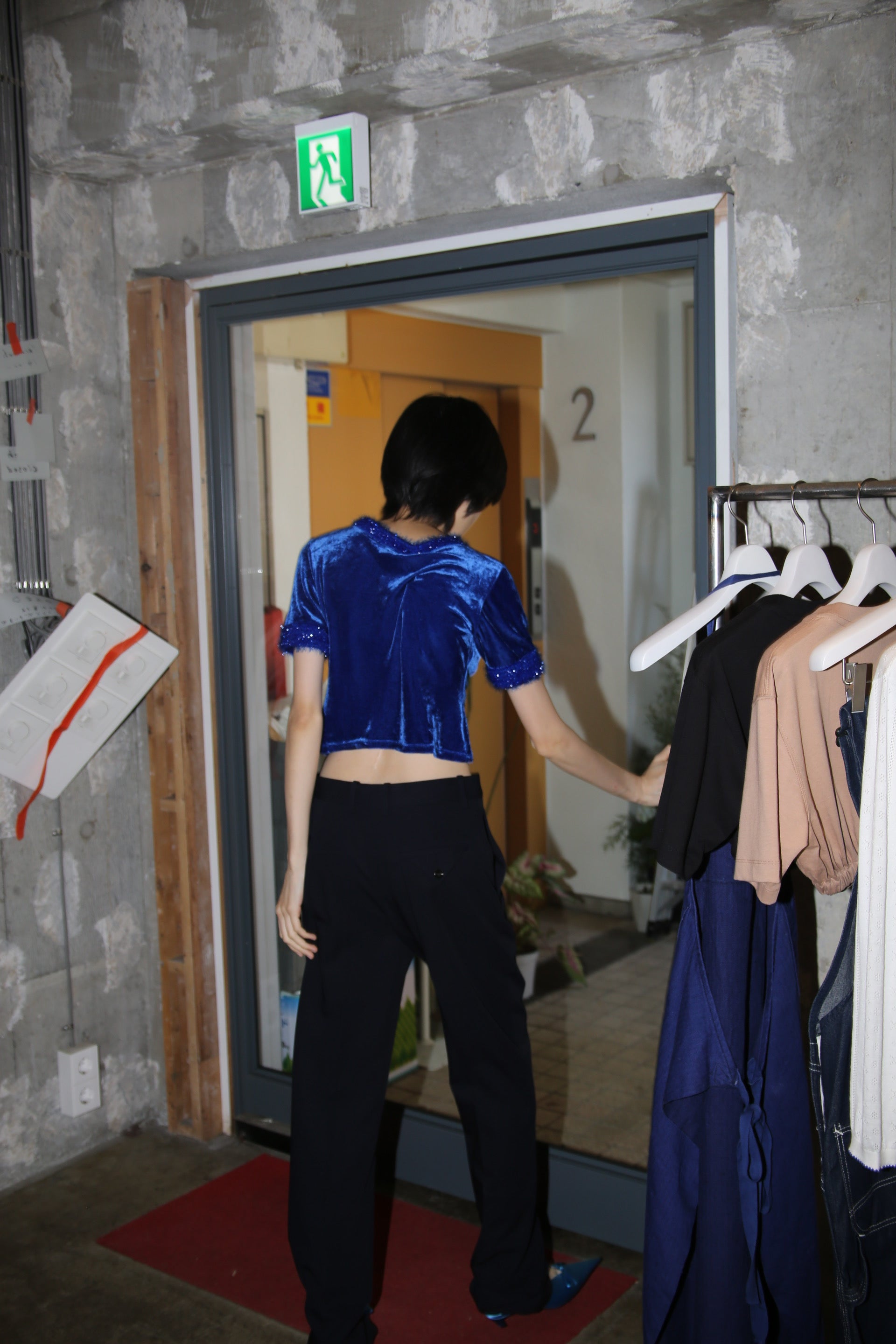 1990 VINTAGE / VELOUR CROPPED TOP IN ROYAL BLUE