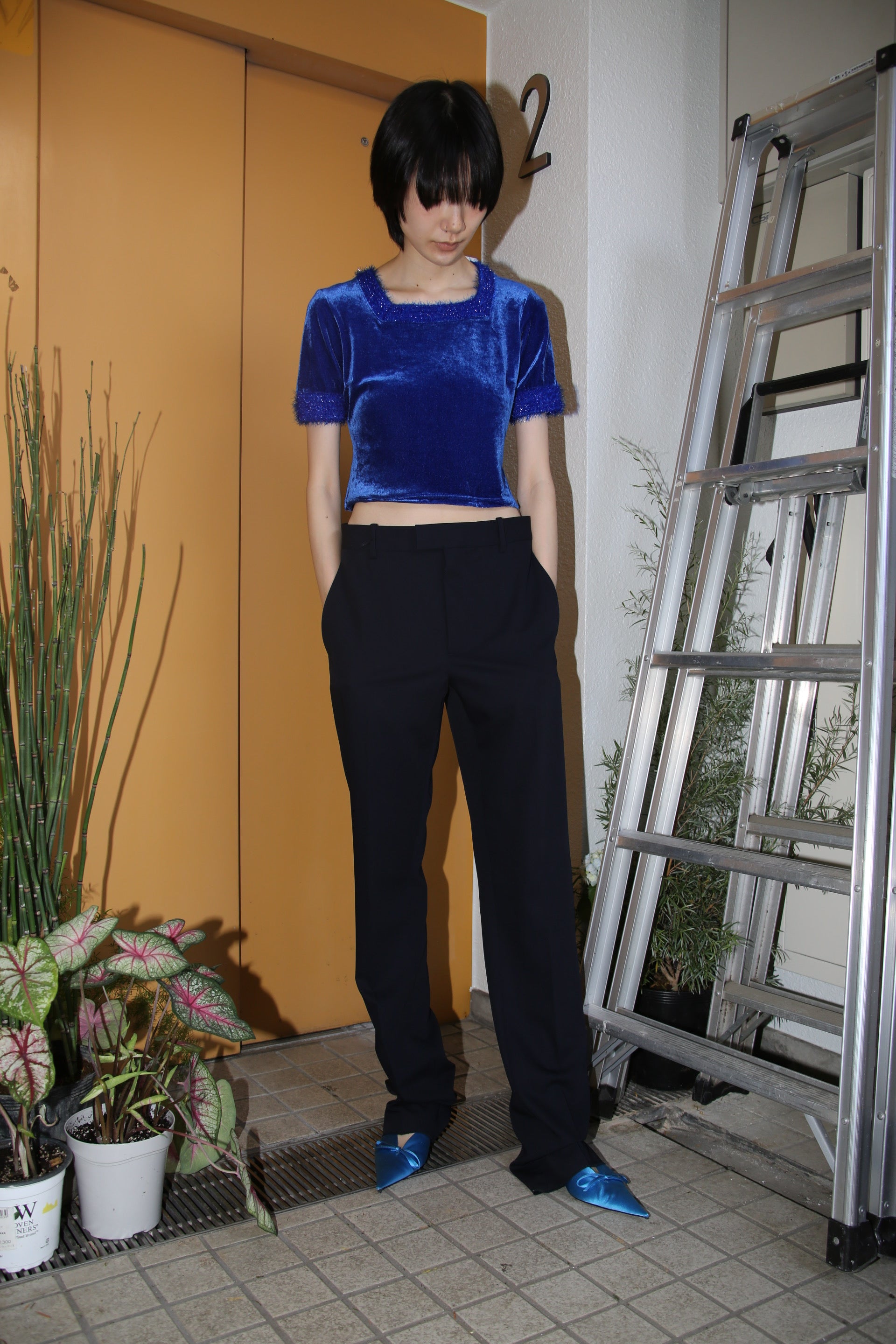 1990 VINTAGE / VELOUR CROPPED TOP IN ROYAL BLUE