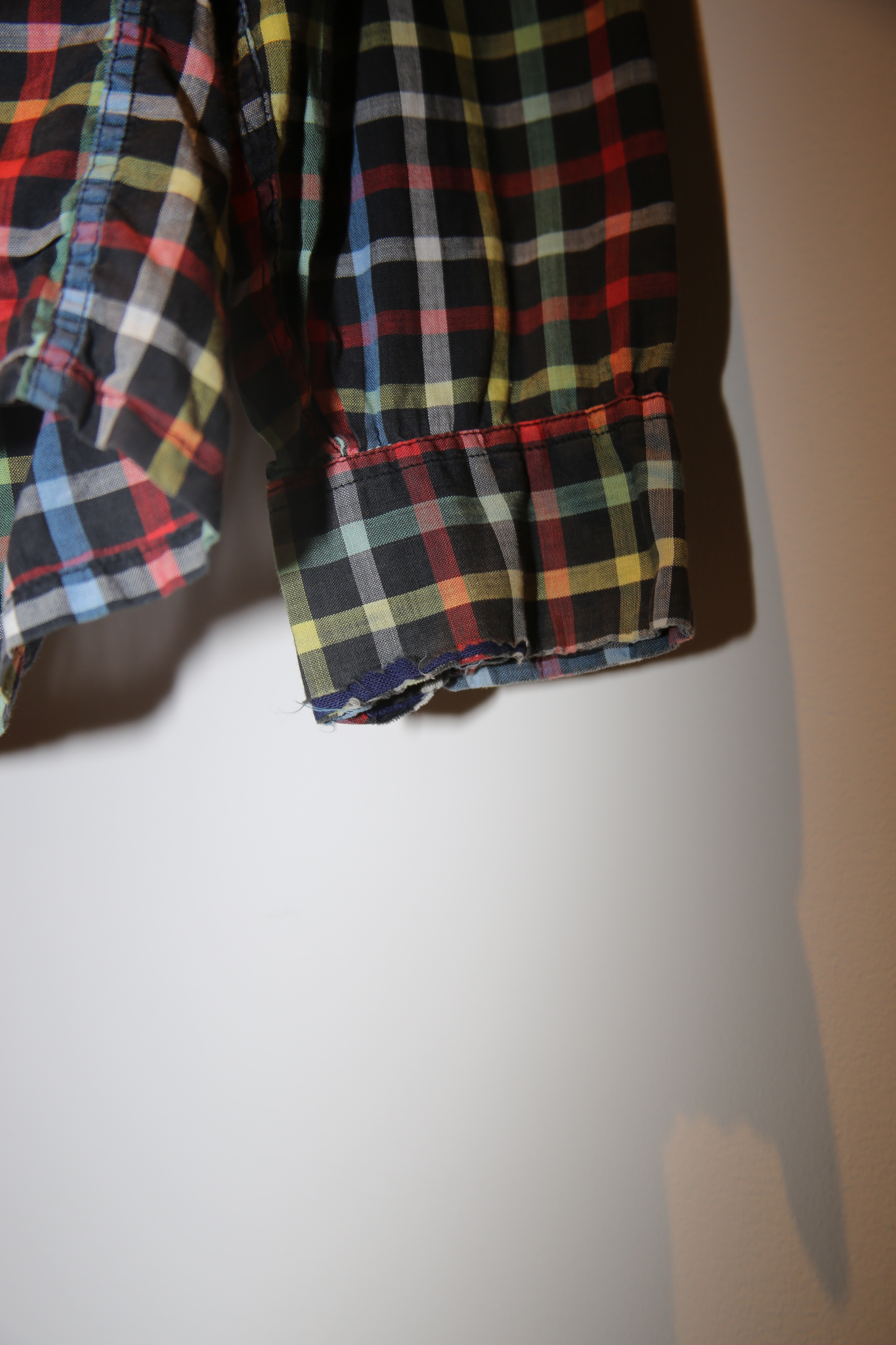 1960 MANHATTAN / COTTON RAINBOW PLAID OPEN COLLAR SHIRT IN BLACK