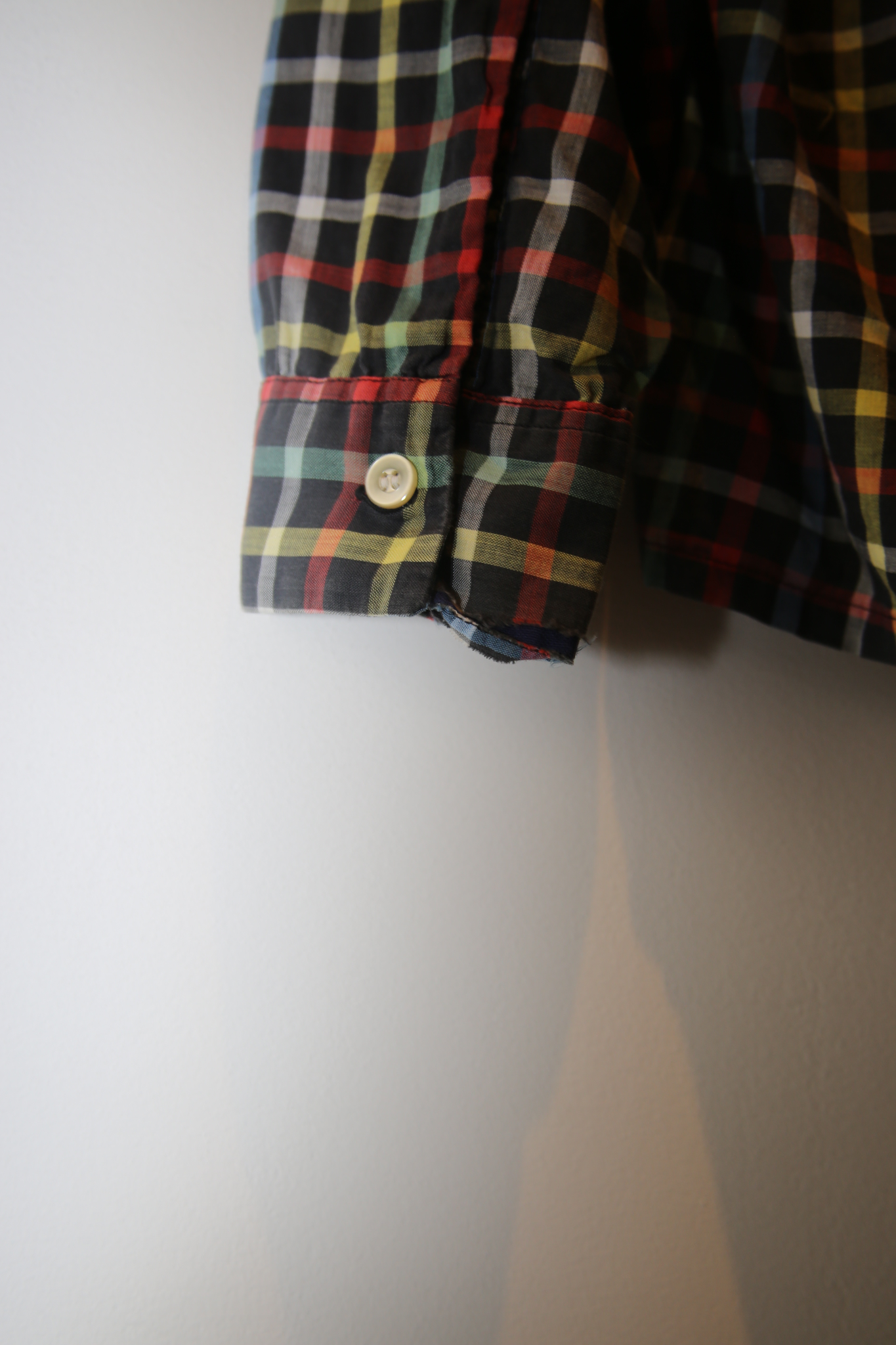 1960 MANHATTAN / COTTON RAINBOW PLAID OPEN COLLAR SHIRT IN BLACK