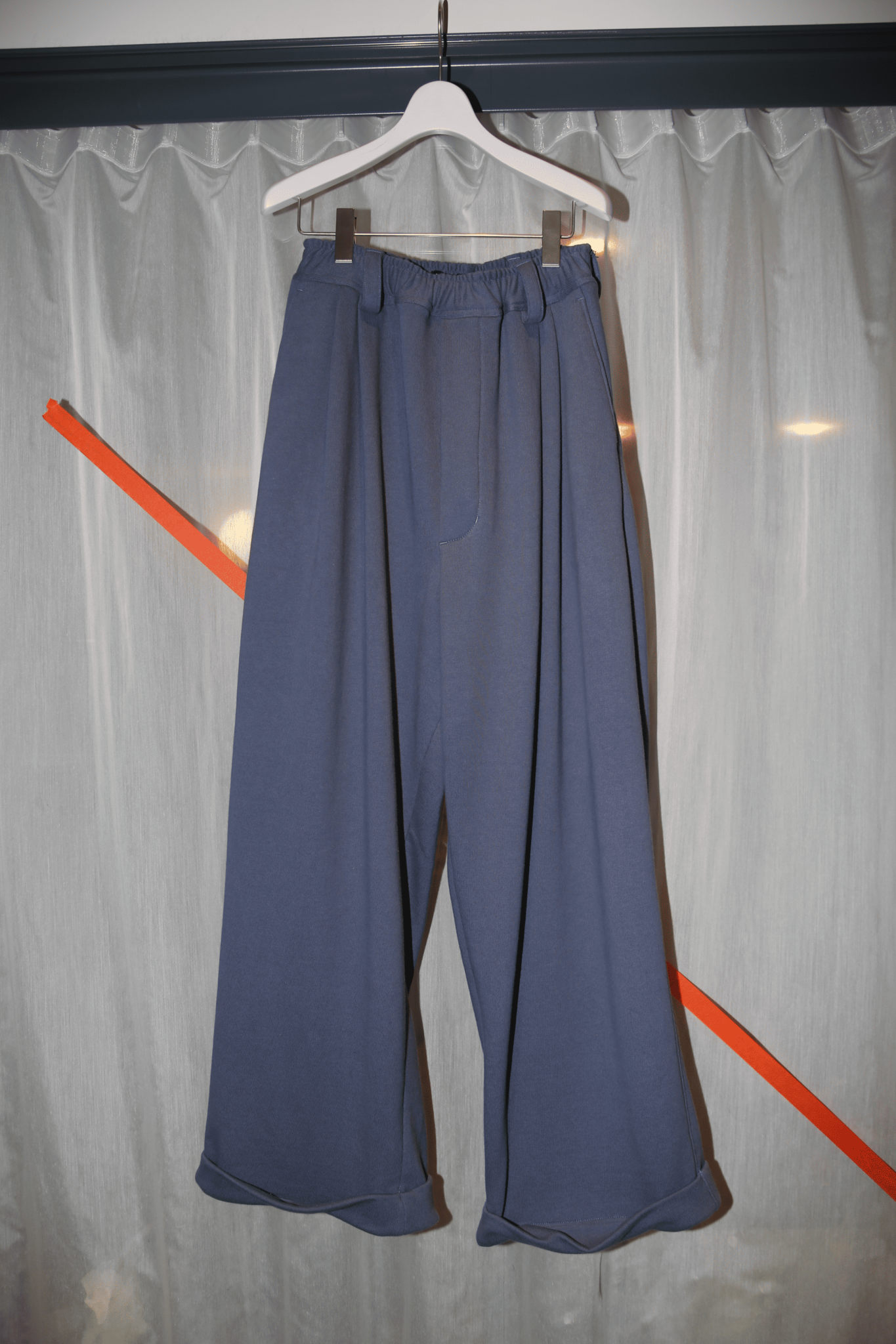 MERYLL ROGGE / DRAWSTRING CHINO IN SWEATSHIRT