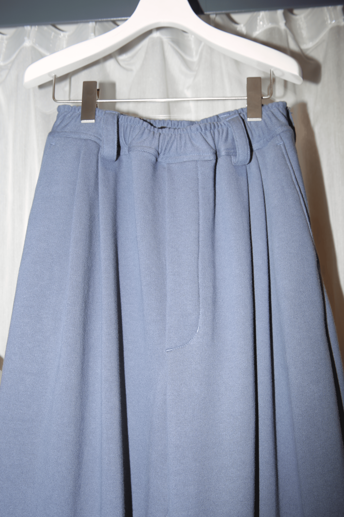 MERYLL ROGGE / DRAWSTRING CHINO IN SWEATSHIRT