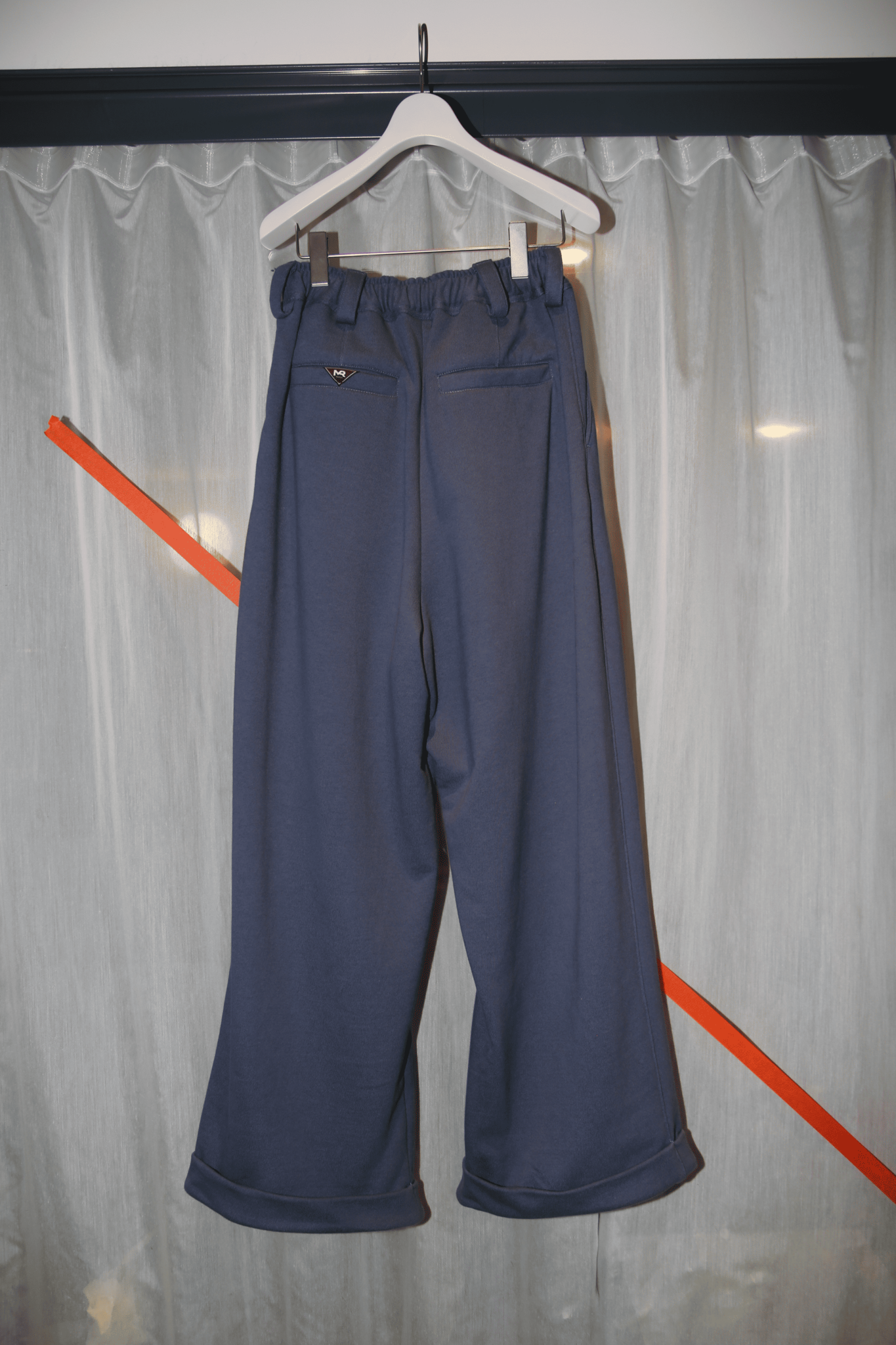 MERYLL ROGGE / DRAWSTRING CHINO IN SWEATSHIRT