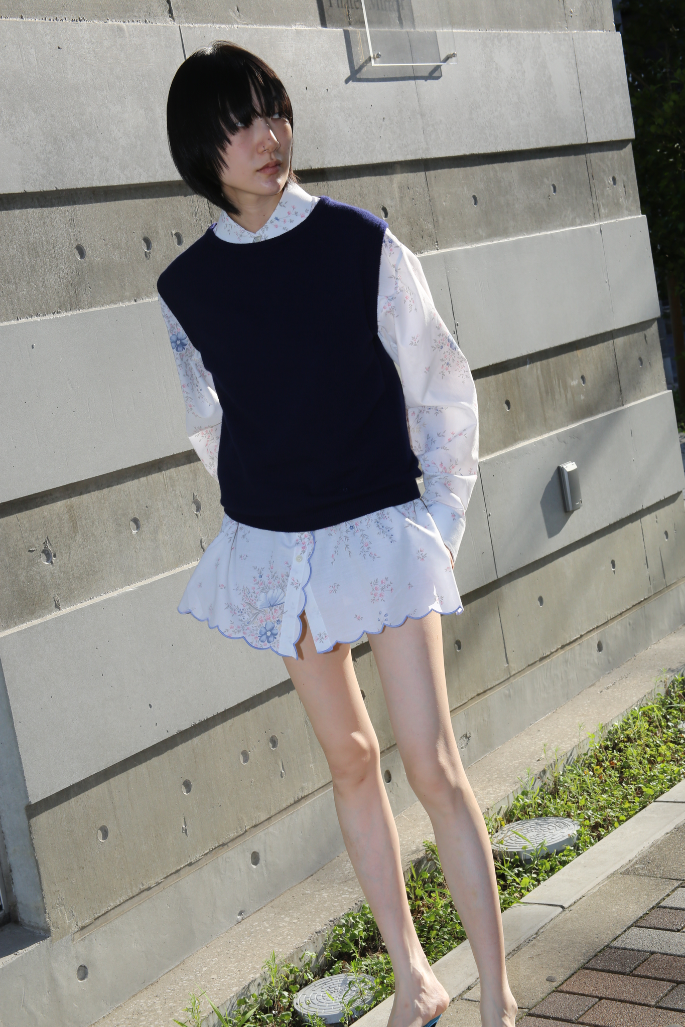 1980 CHANEL / CASHMERE KNIT VEST IN NAVY
