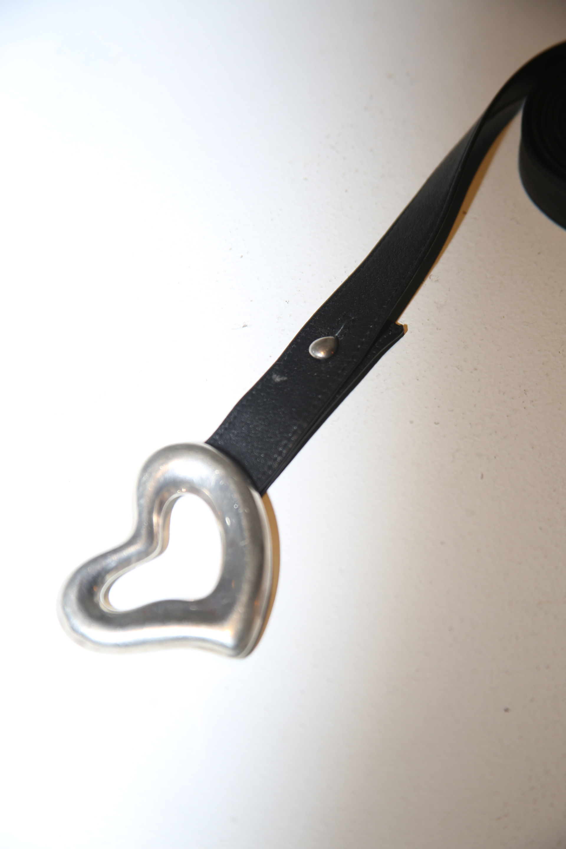 1975 ELSA PERETTI FOR TIFFANY / OPEN HART BUCKLE LEATHER BELT IN BLACK