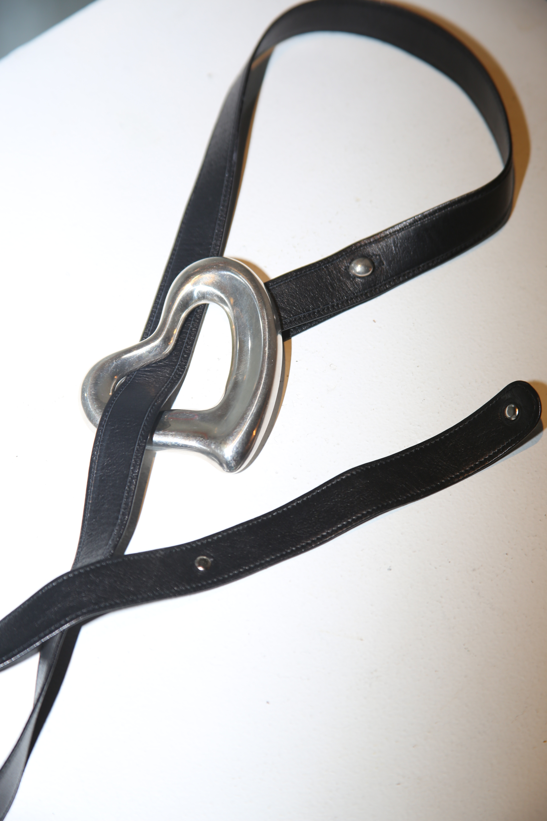 1975 ELSA PERETTI FOR TIFFANY / HUGE OPEN HART BUCKLE LEATHER BELT IN BLACK