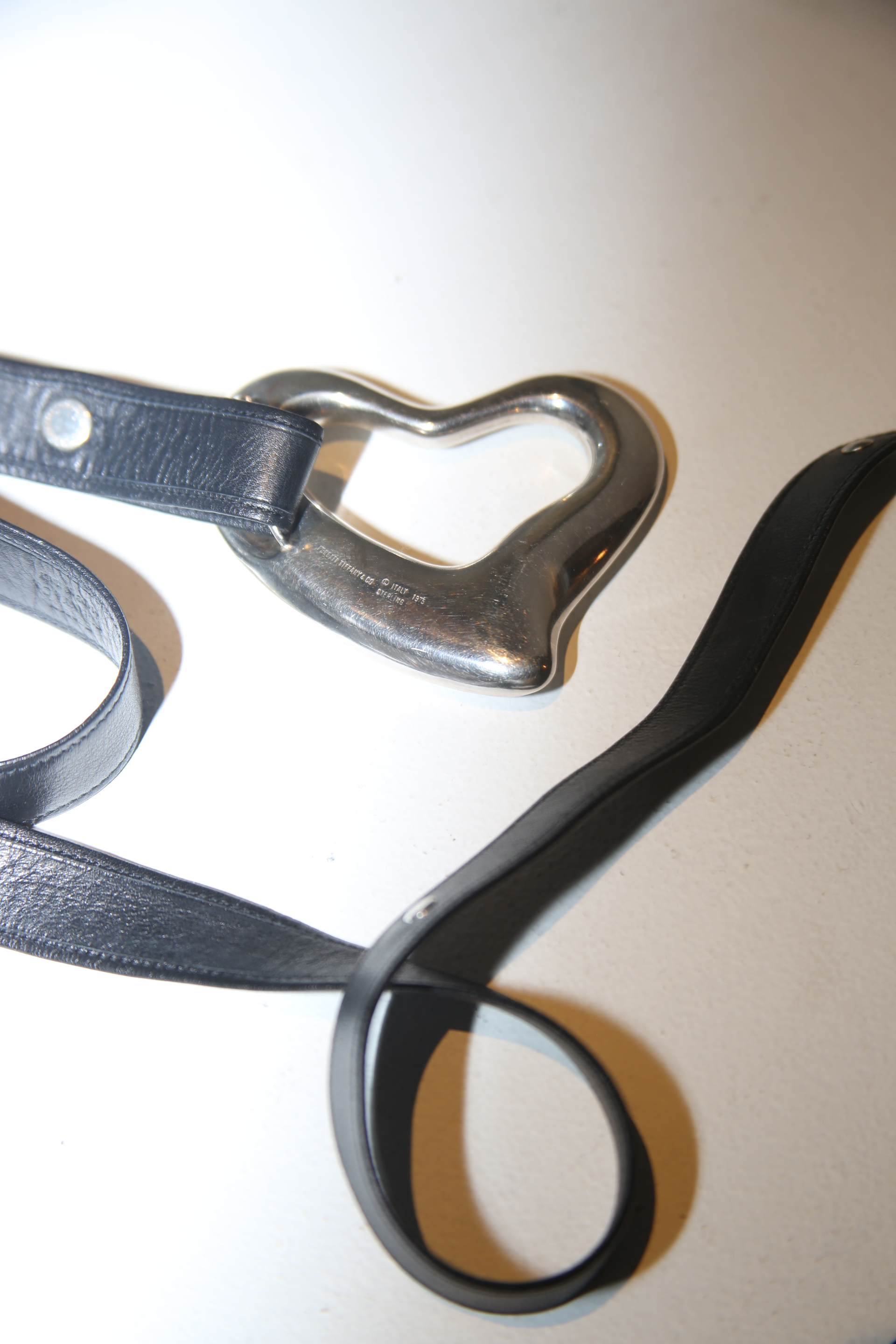 1975 ELSA PERETTI FOR TIFFANY / HUGE OPEN HART BUCKLE LEATHER BELT IN BLACK