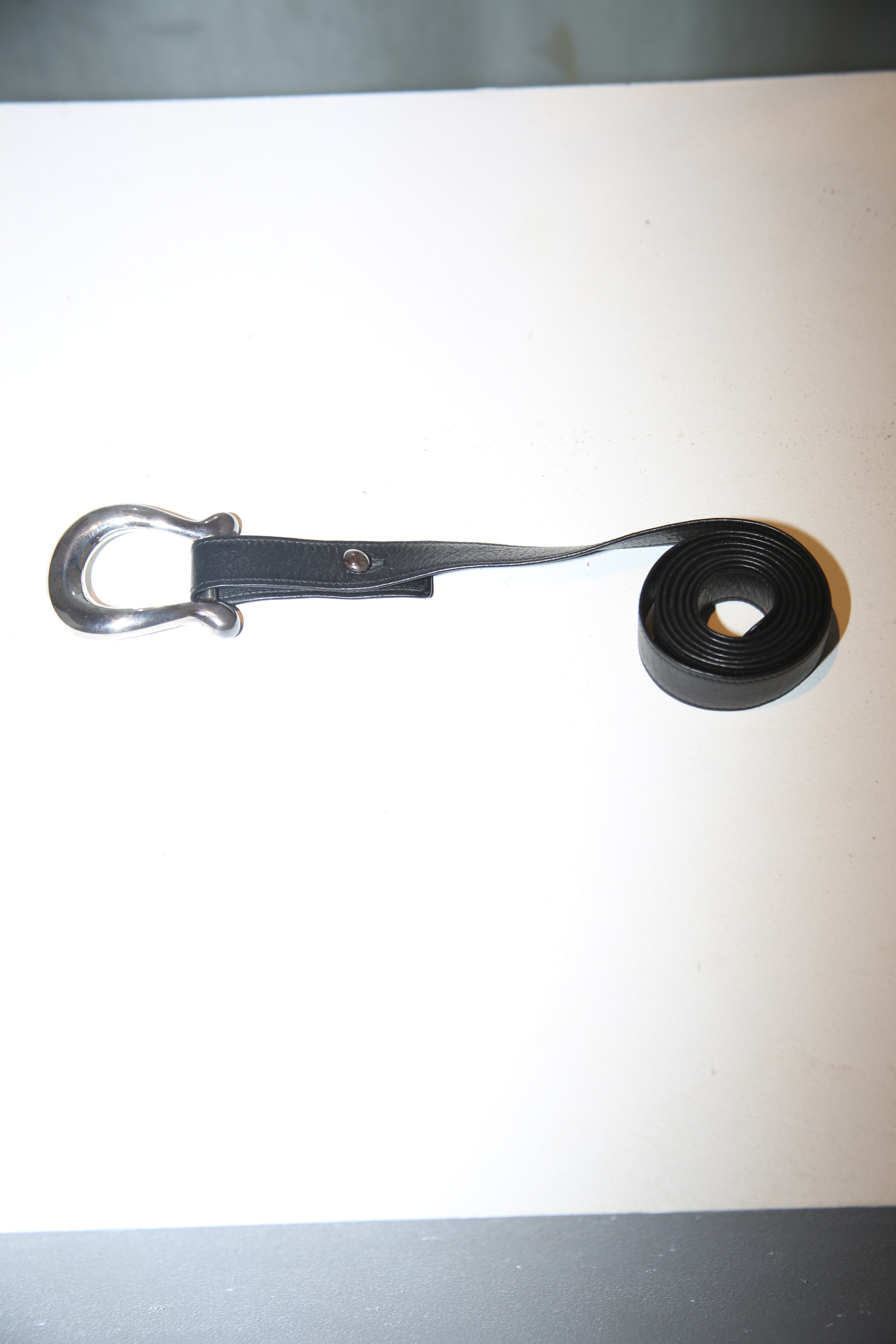 1975 ELSA PERETTI FOR TIFFANY / HORSE SHOE BUCKLE LEATHER BELT IN BLACK