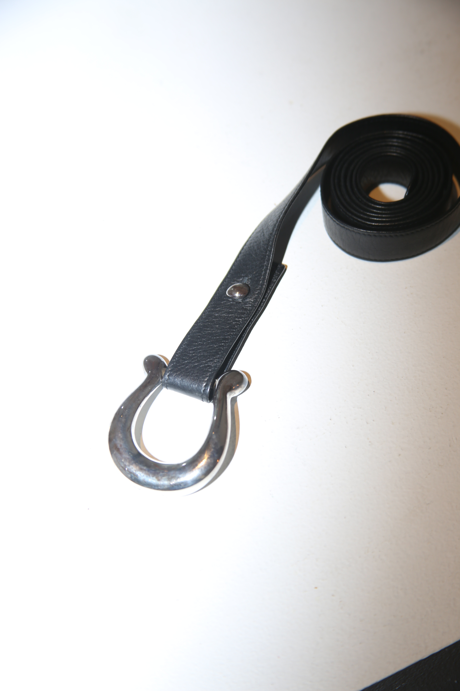 1975 ELSA PERETTI FOR TIFFANY / HORSE SHOE BUCKLE LEATHER BELT IN BLACK