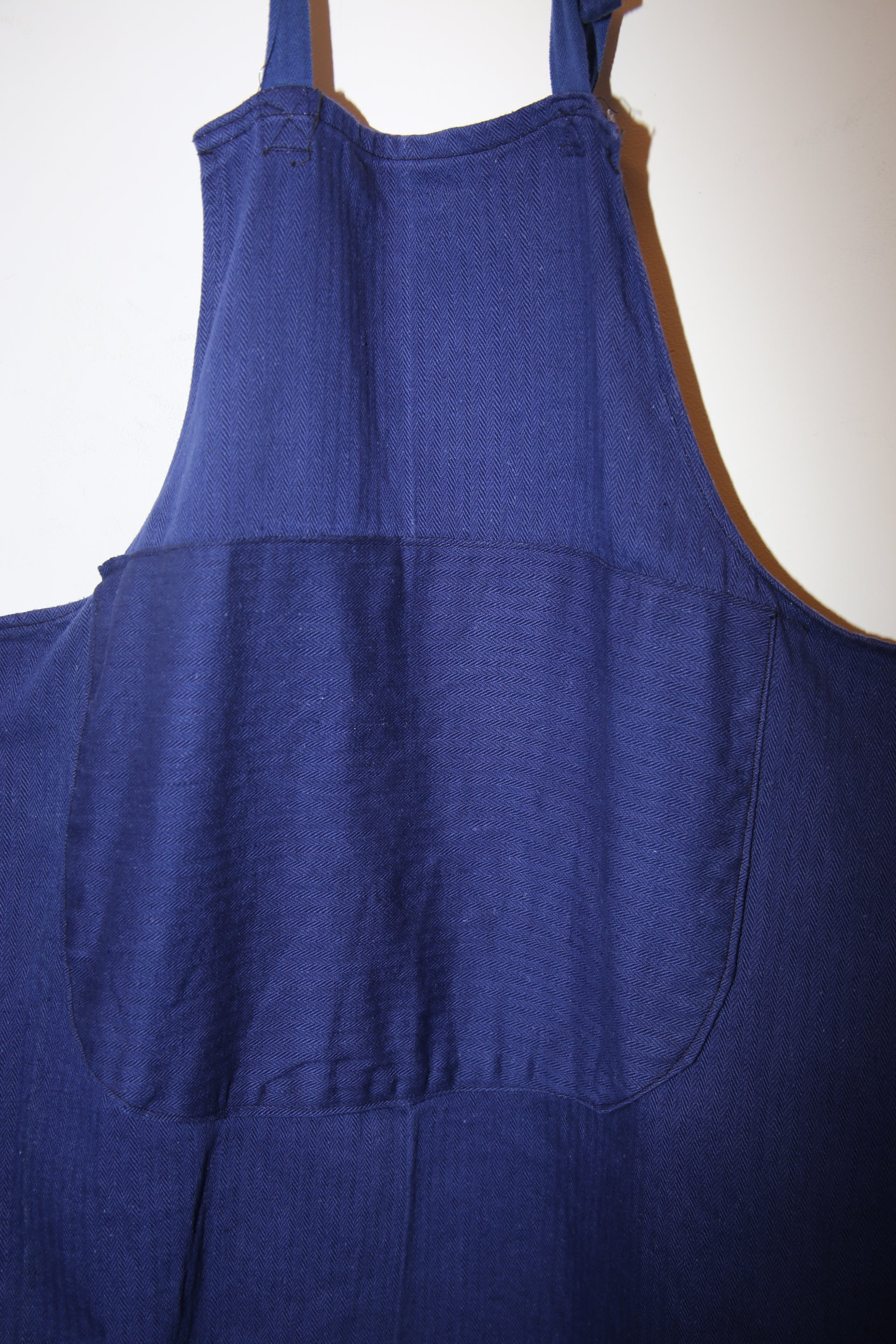 1950 VINTAGE / FRENCH WORK EPRON IN INDIGO HERRING BONE