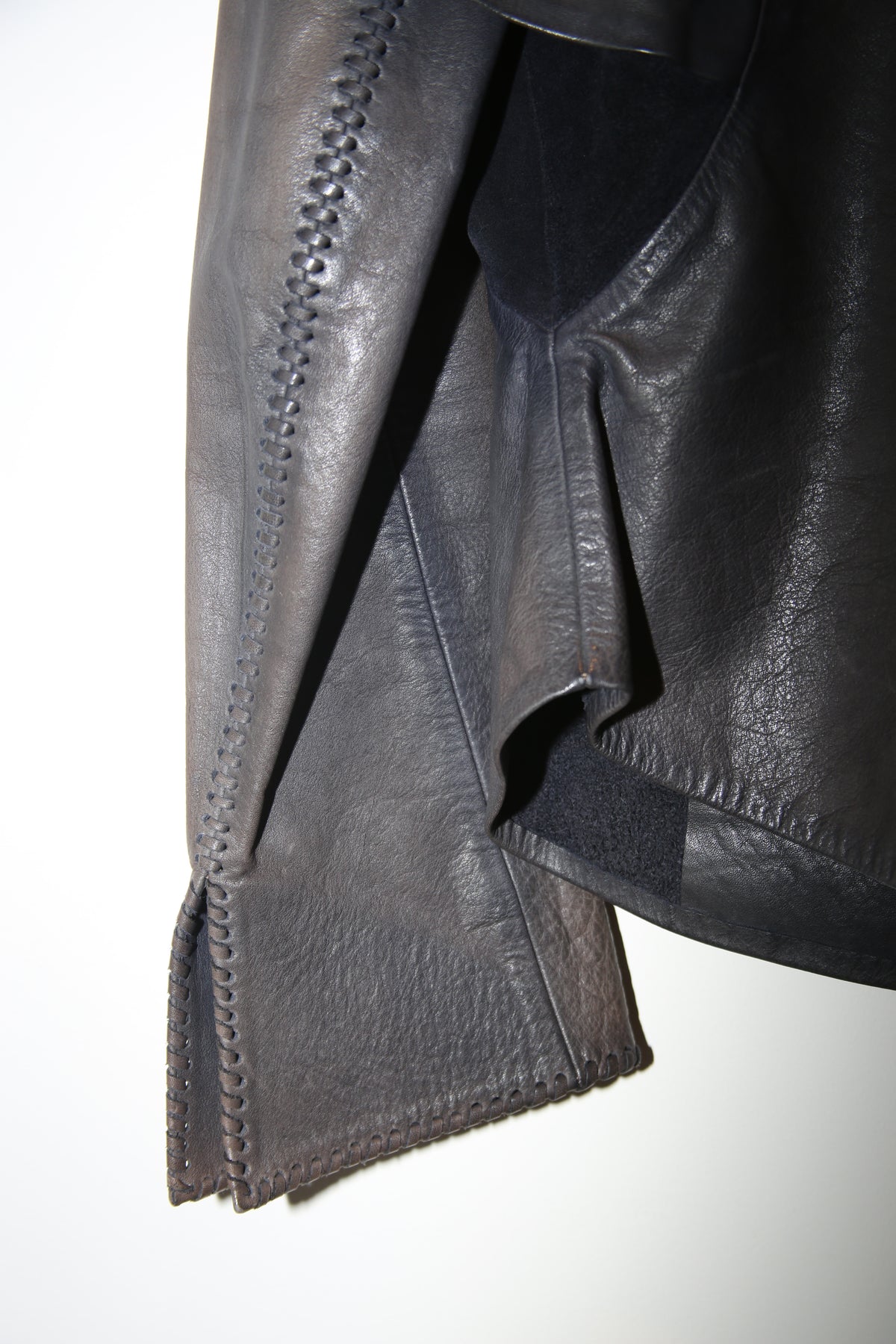 1970 VINTAGE / DEER SKIN CRAFT LEATHER JACKET IN FADED NAVY