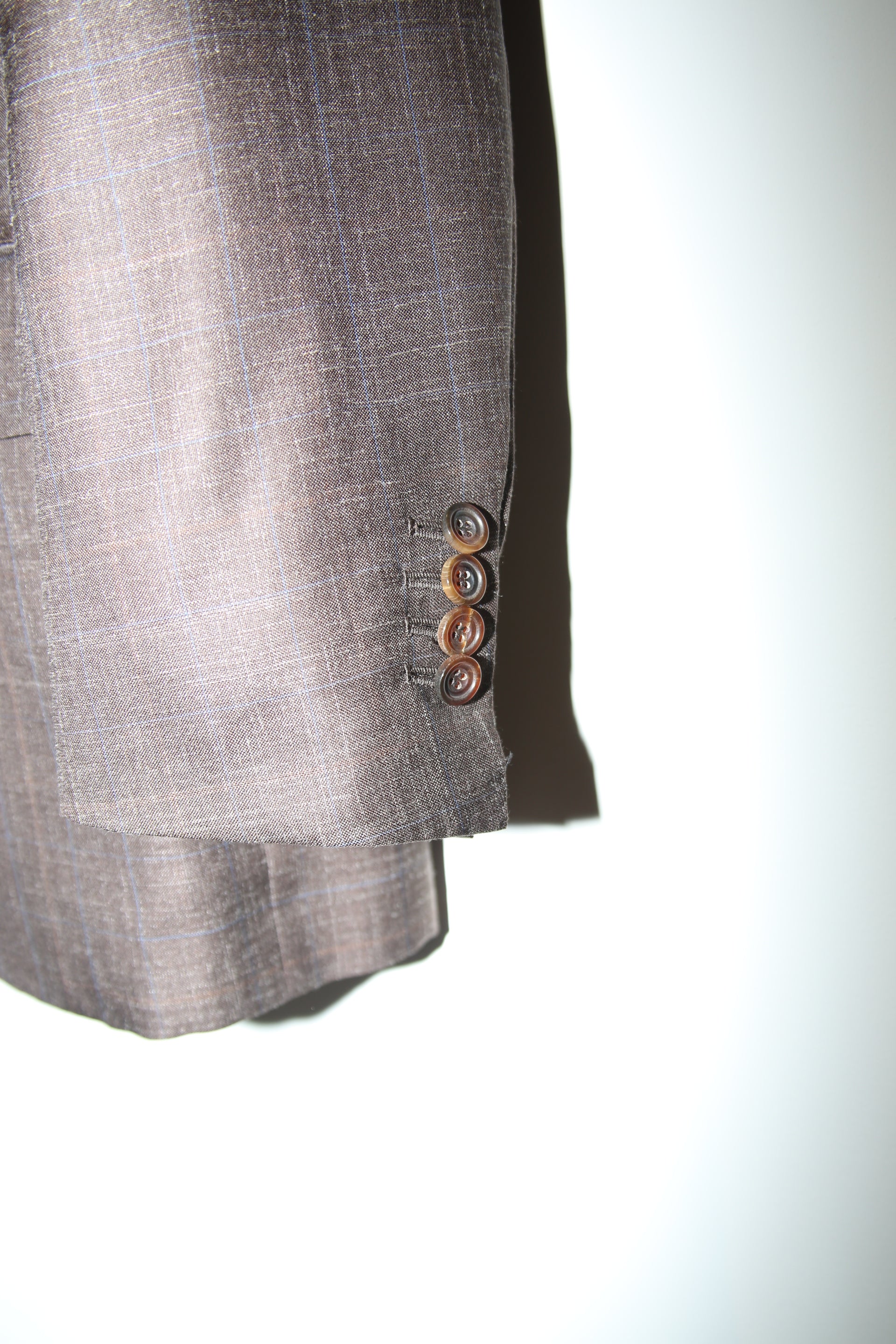 2000 KITON / CASHMERE SILK LINEN TAILORED SUIT IN DARK BROWN CHECK : SIZE 48