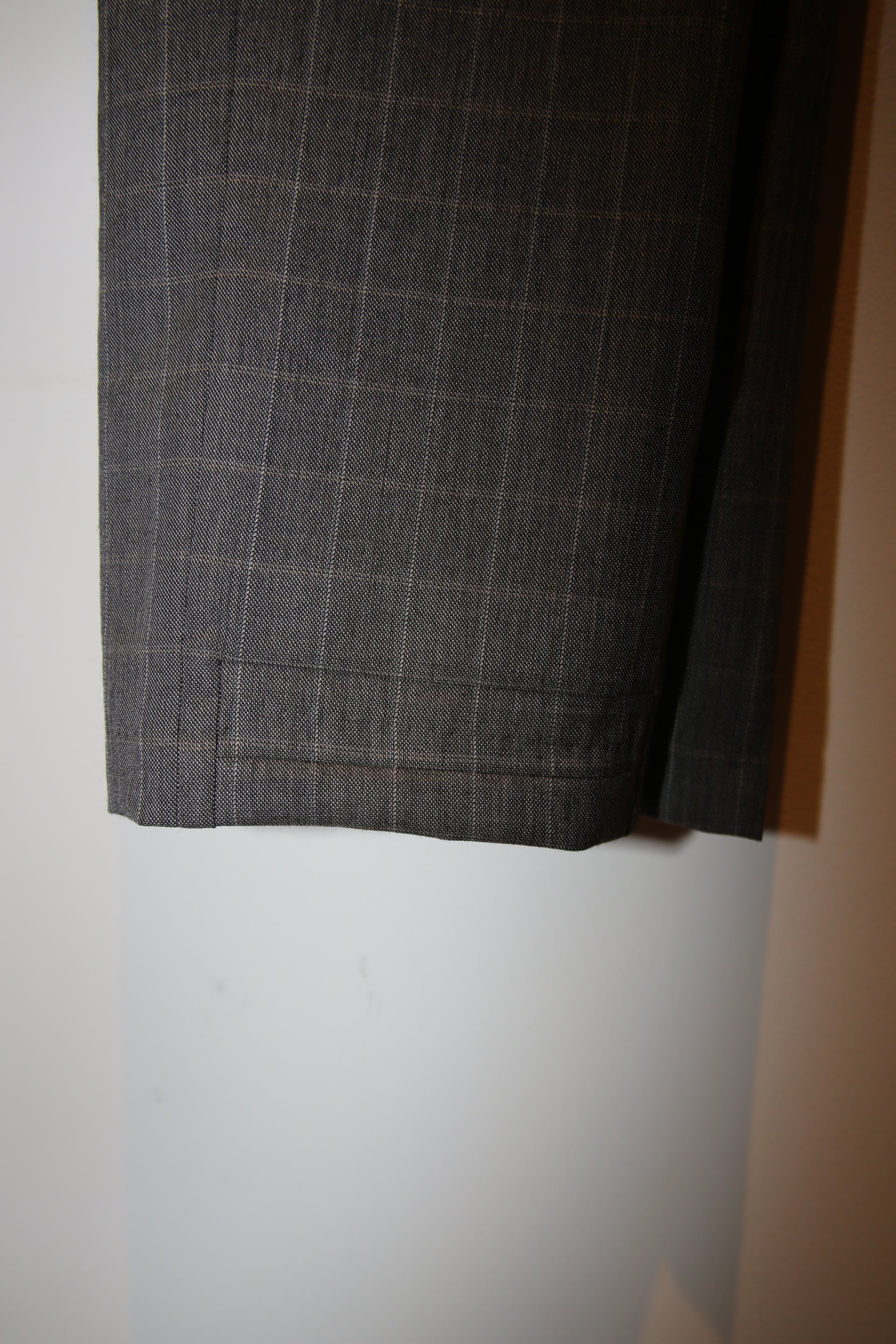 2000 DRIES VAN NOTEN / WINDOW PANE WOOL TAILORED SUIT IN GREY : SIZE 46