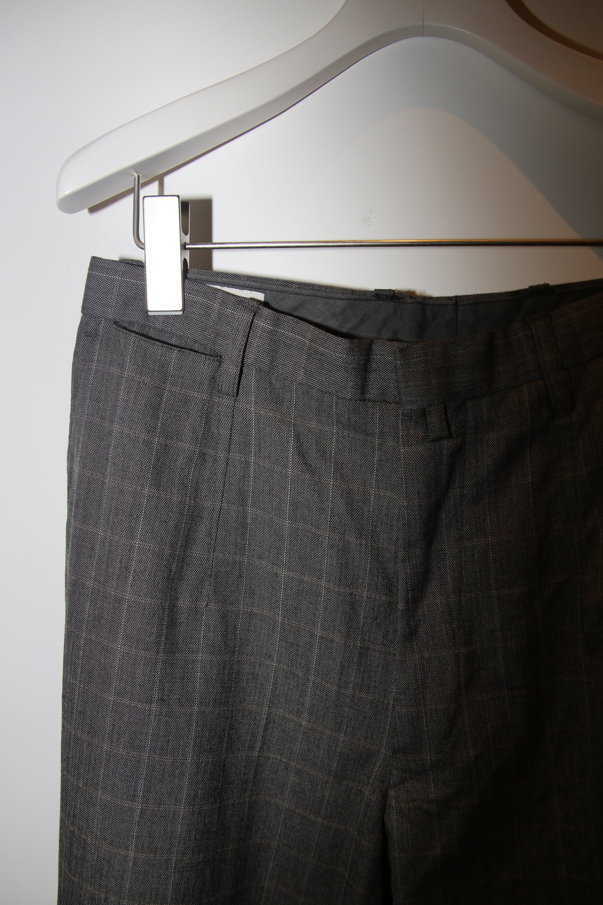 2000 DRIES VAN NOTEN / WINDOW PANE WOOL TAILORED SUIT IN GREY : SIZE 46