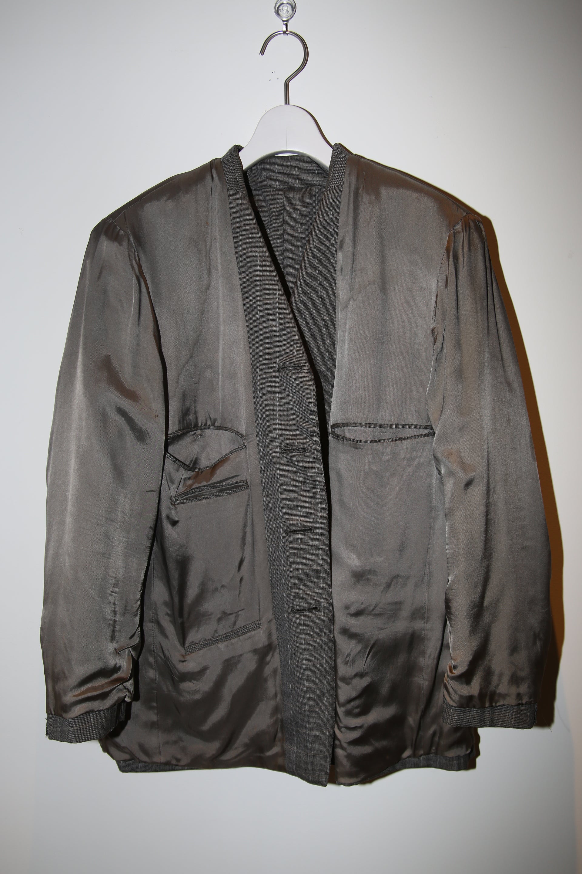 2000 DRIES VAN NOTEN / WINDOW PANE WOOL TAILORED SUIT IN GREY : SIZE 46