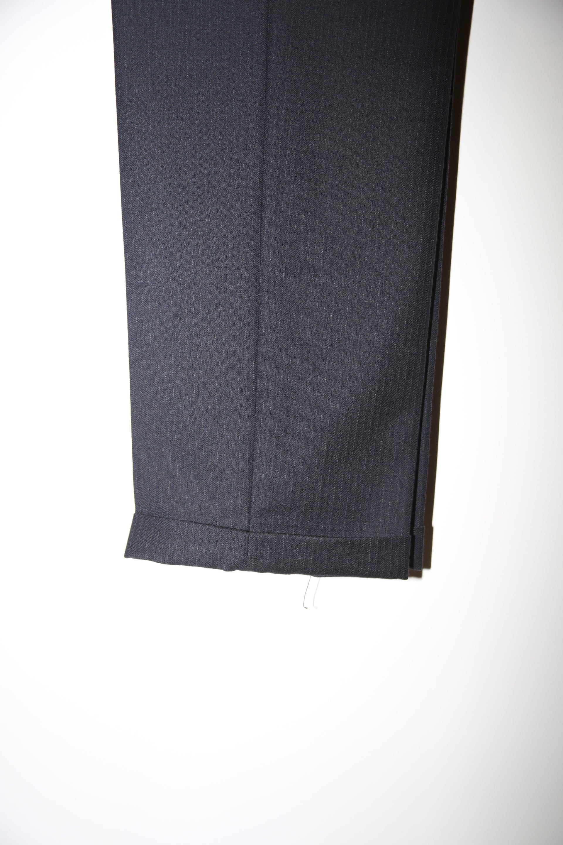 1990 DRIES VAN NOTEN / WOOL HERING BORNE TAILORED SUIT IN CHACOAL : SIZE 48