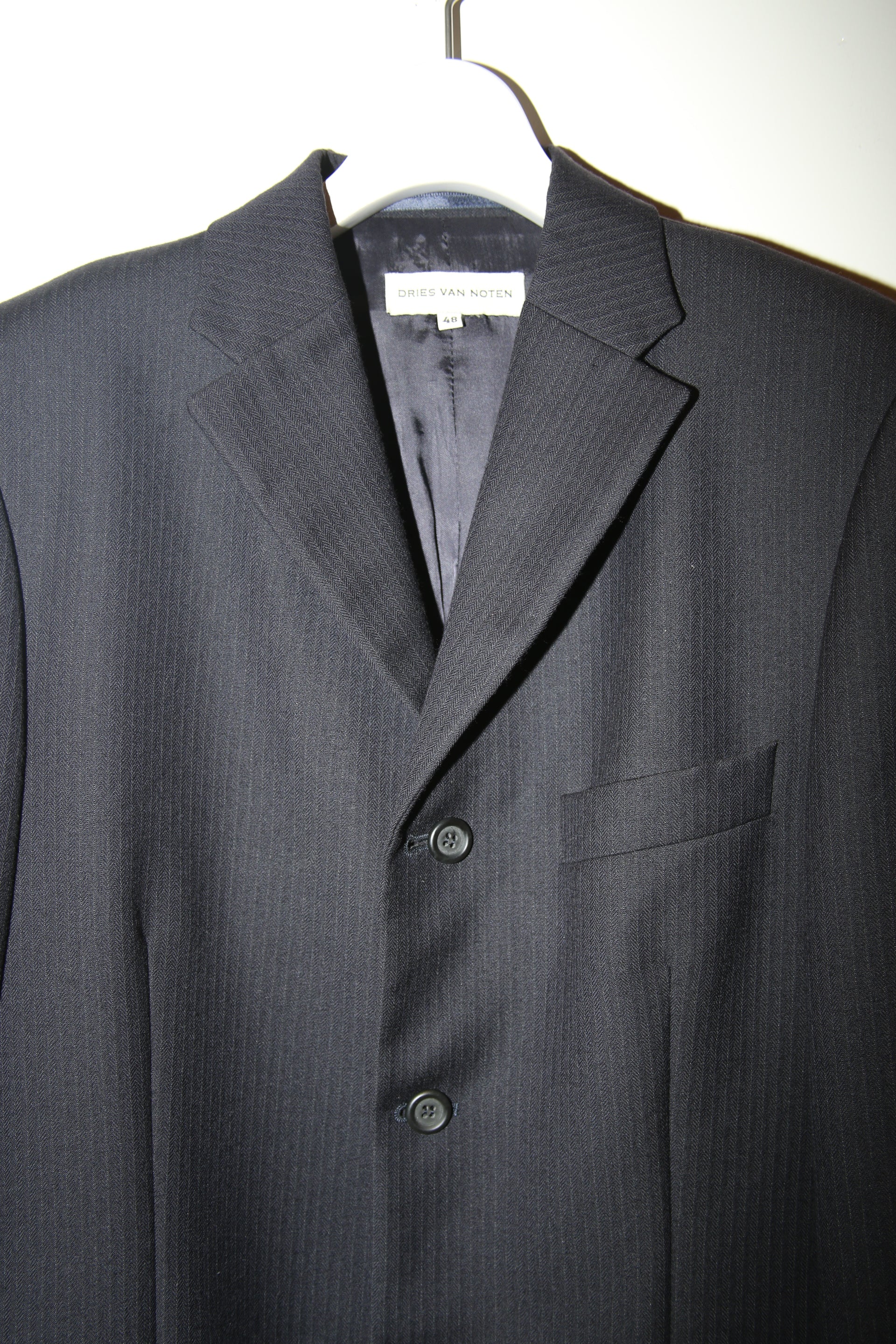 1990 DRIES VAN NOTEN / WOOL HERING BORNE TAILORED SUIT IN CHACOAL : SIZE 48